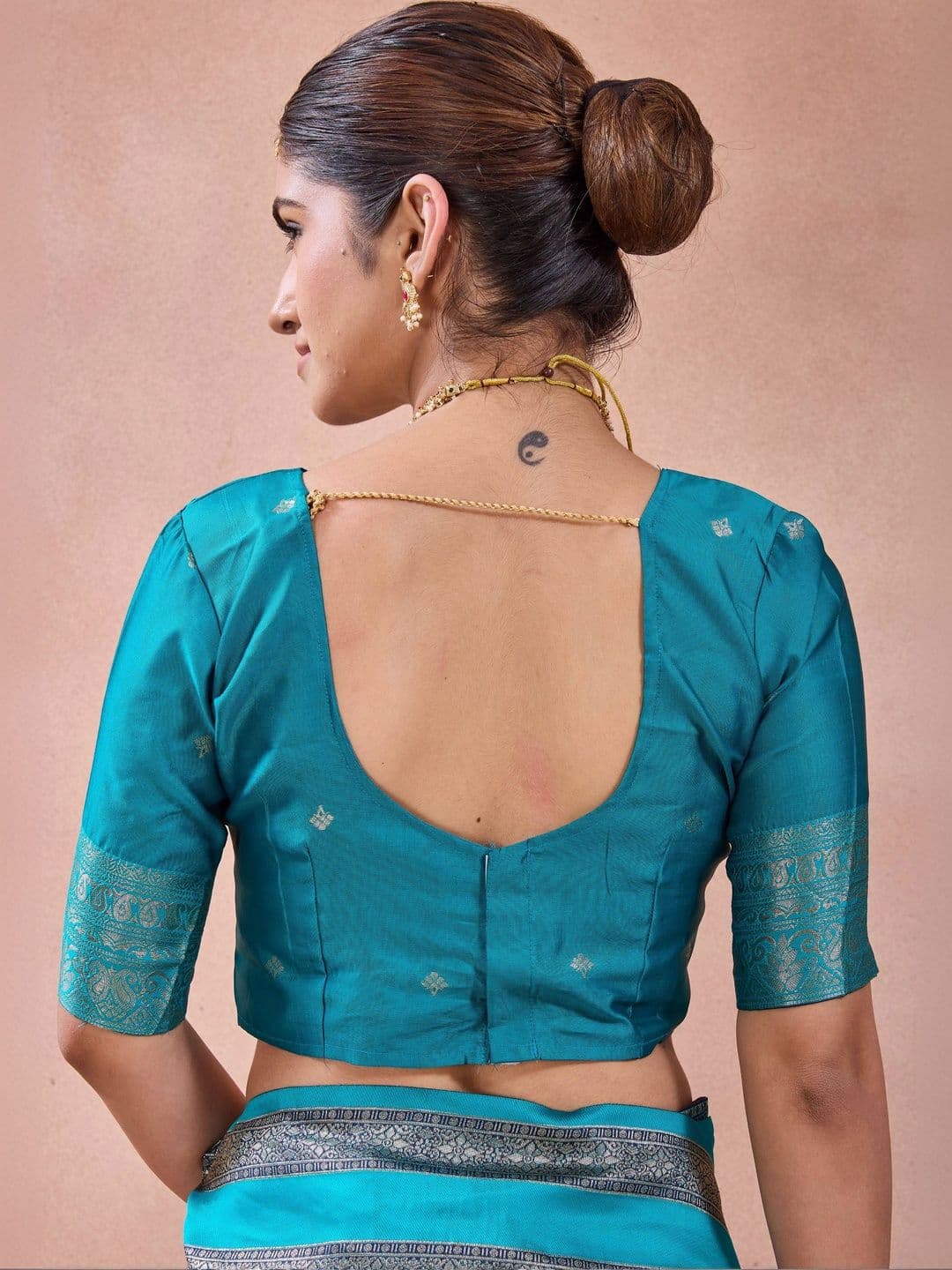 Maharanga  Women Zari Silk Blend Kota Saree thumbnail 3