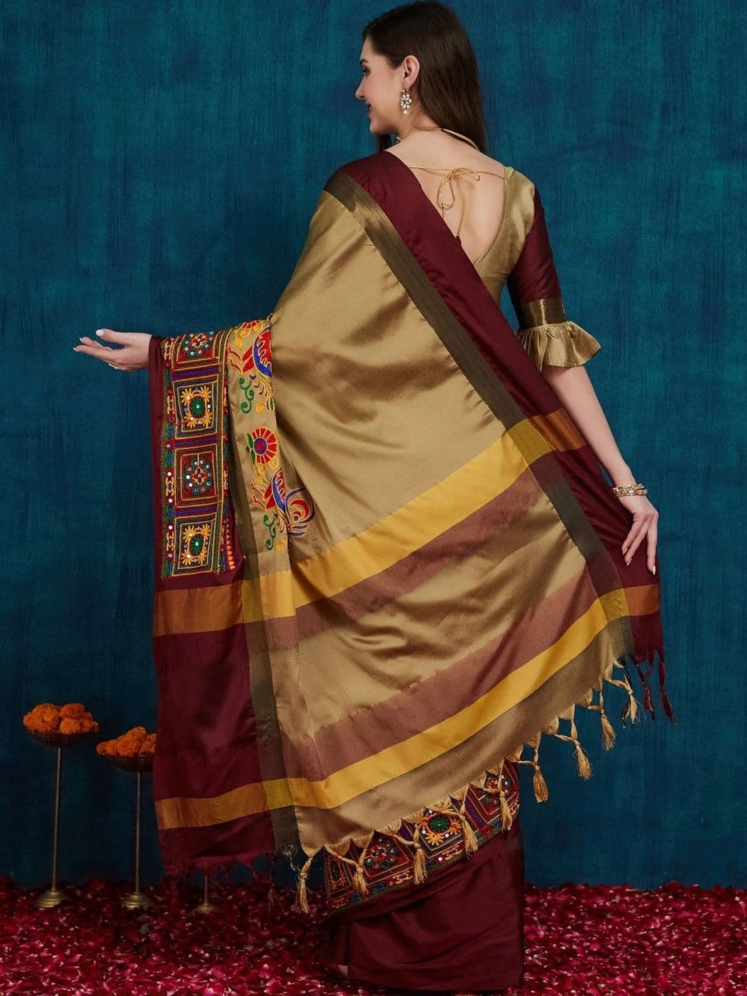 Sangria Mirror Work Silk Cotton Heavy Work Saree thumbnail 5