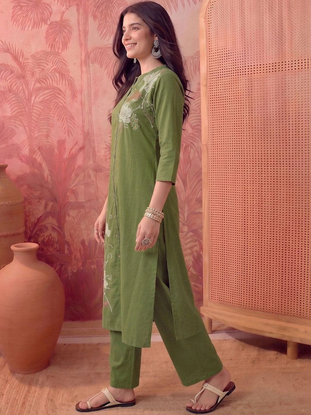 Sangria Women Floral Embroidered Regular Thread Work Kurta with Trousers thumbnail 6