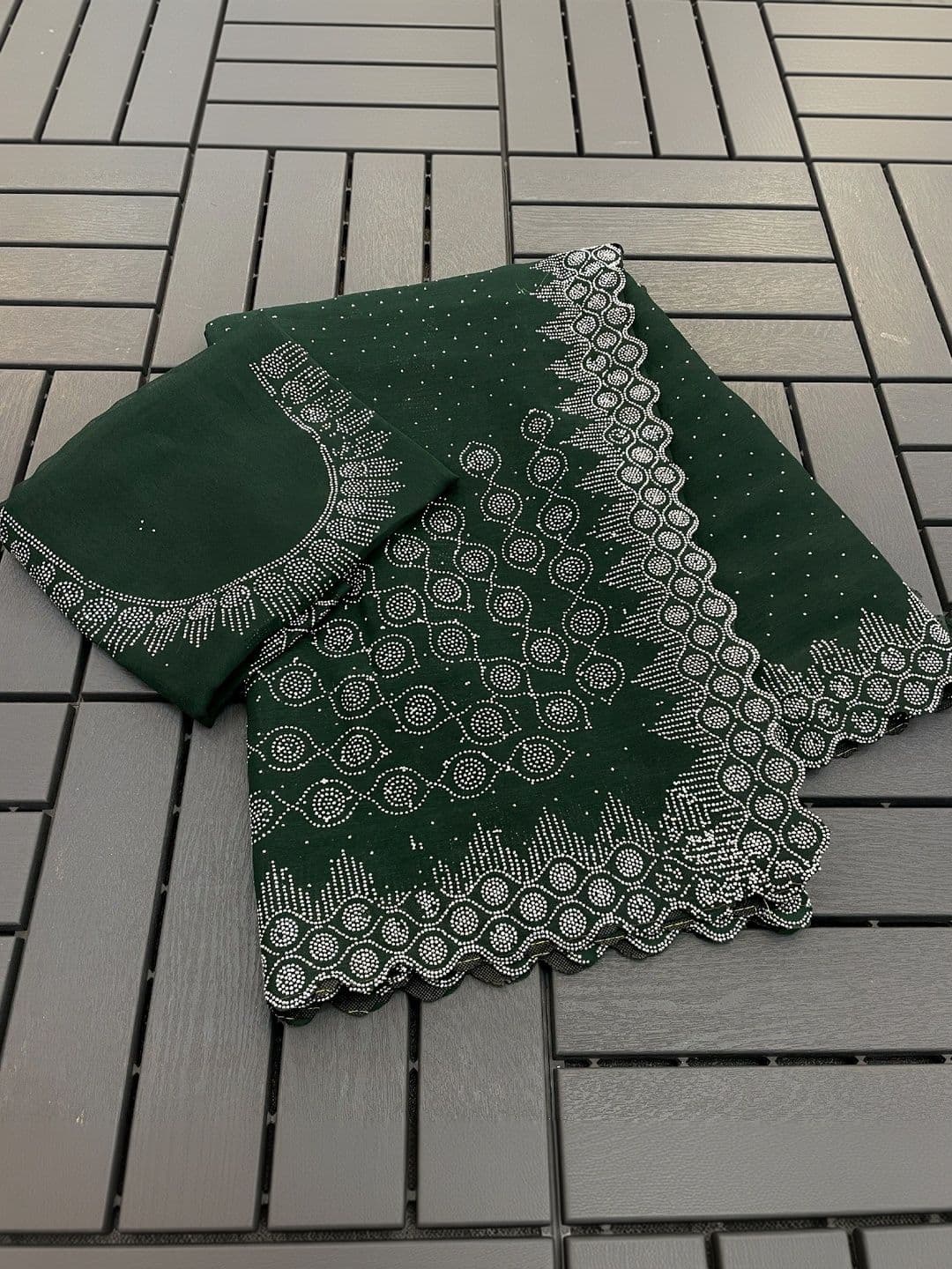SmileyFashion Pure Georgette Saree thumbnail 5