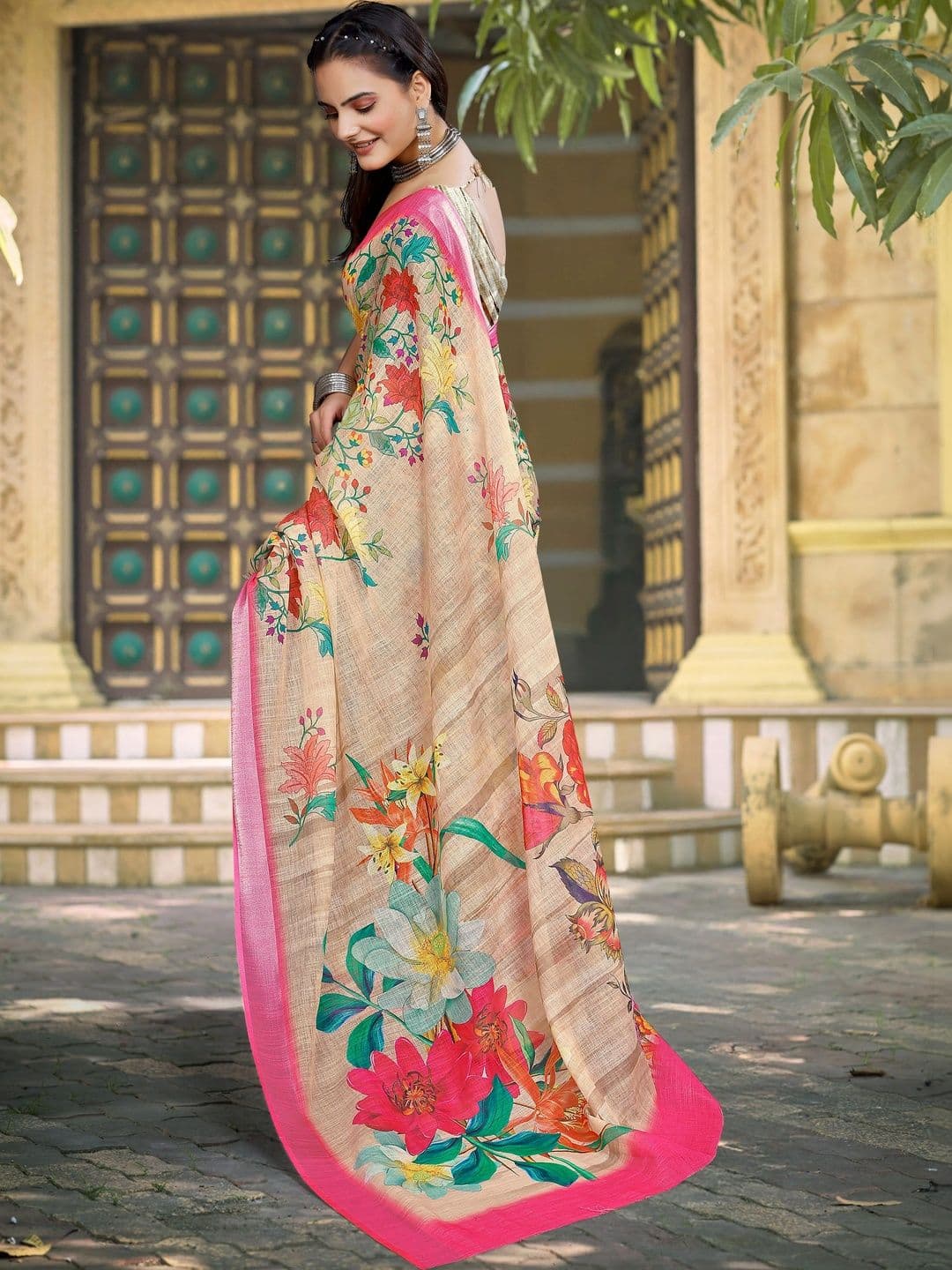 MANVAA Women Floral Saree thumbnail 3