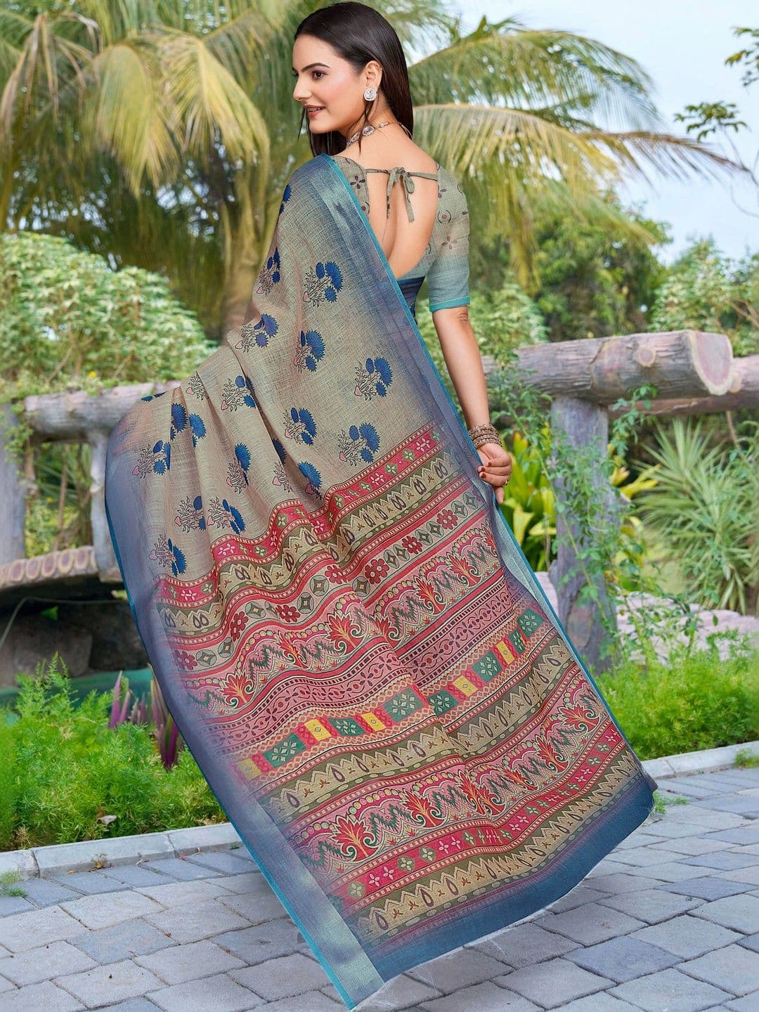 MANVAA Floral Saree thumbnail 4