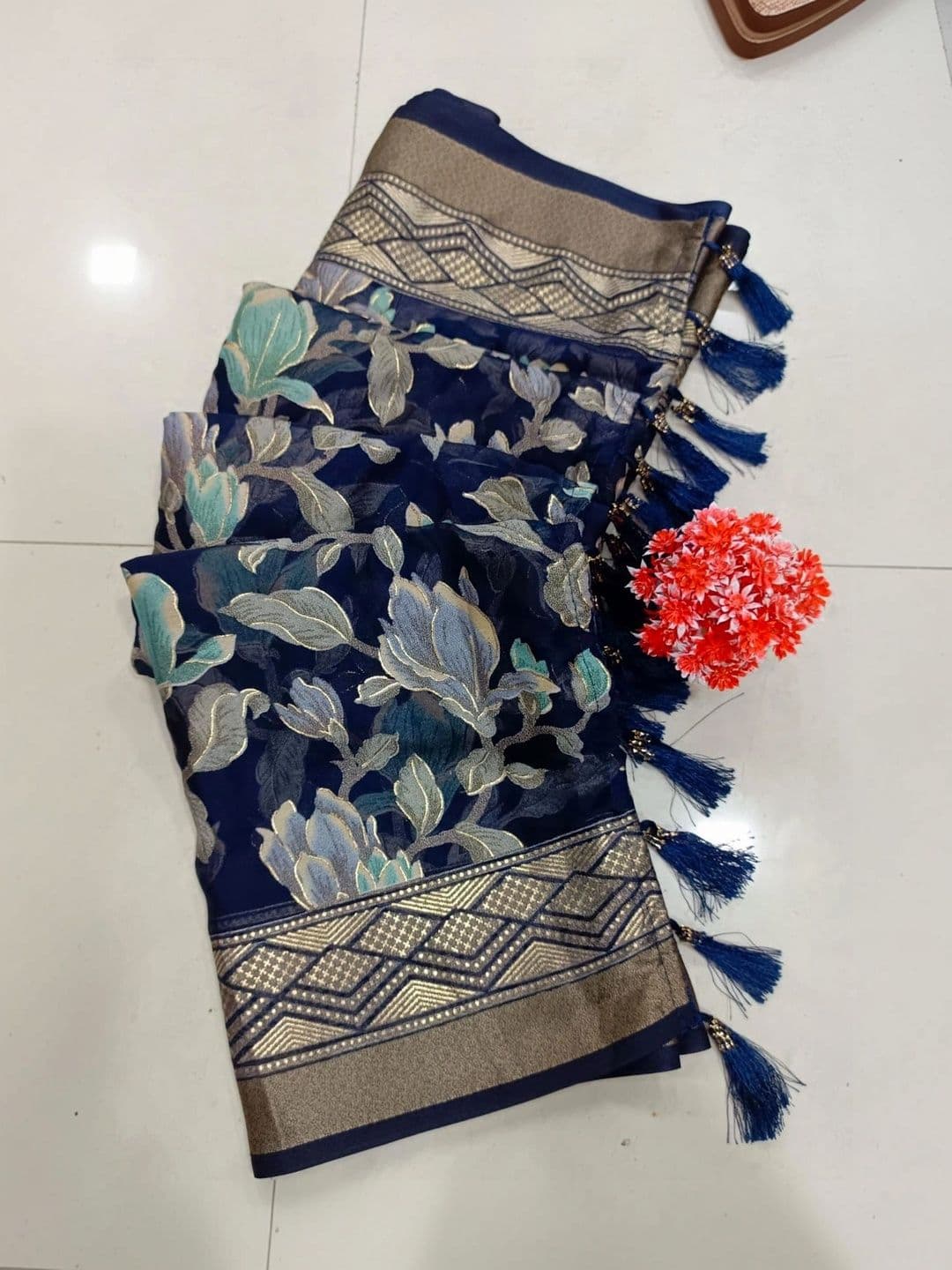 PANJURLI Floral Zari Brasso Saree thumbnail 3
