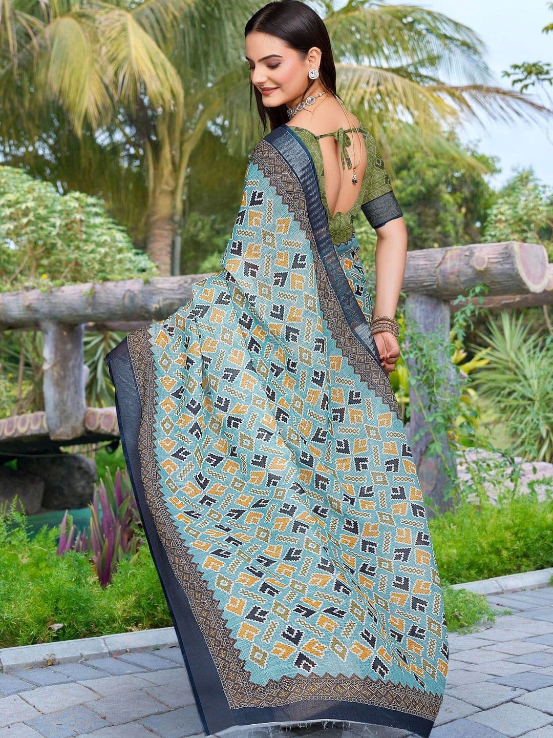 MANVAA Saree thumbnail 7