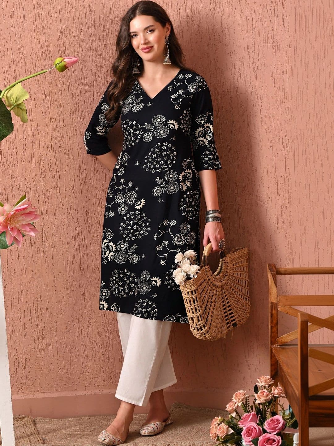 Sangria Women Floral Printed Floral Kurta thumbnail 2
