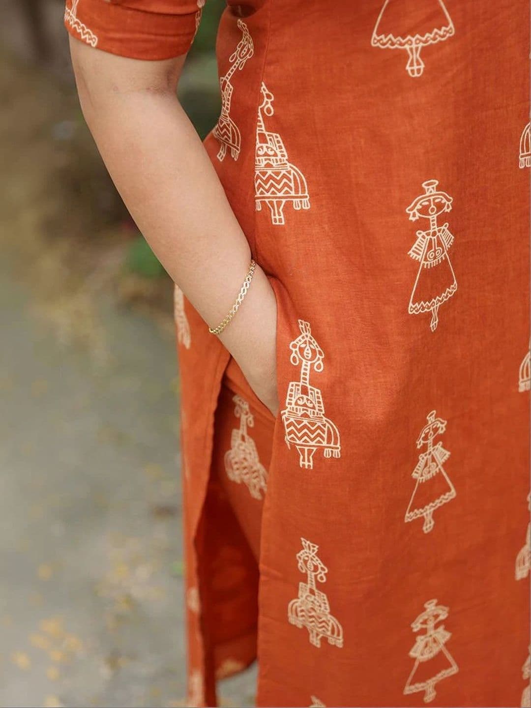 ELLITI Women Ethnic Motifs Printed Regular Kurta with Trousers thumbnail 5
