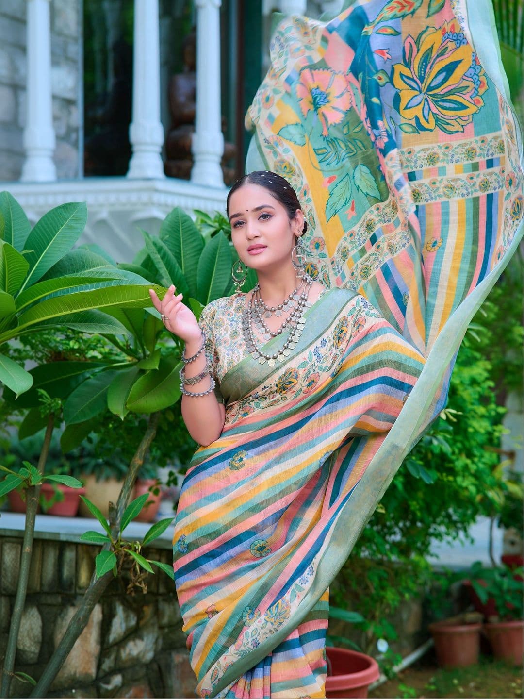 Maroosh Floral Saree thumbnail 5