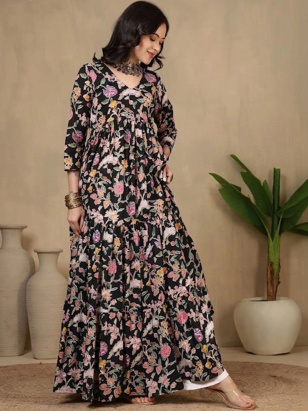 Sangria Women Floral Printed Floral Anarkali Kurta thumbnail 2
