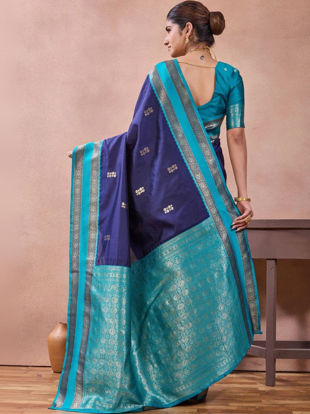 Maharanga  Women Zari Silk Blend Kota Saree thumbnail 2