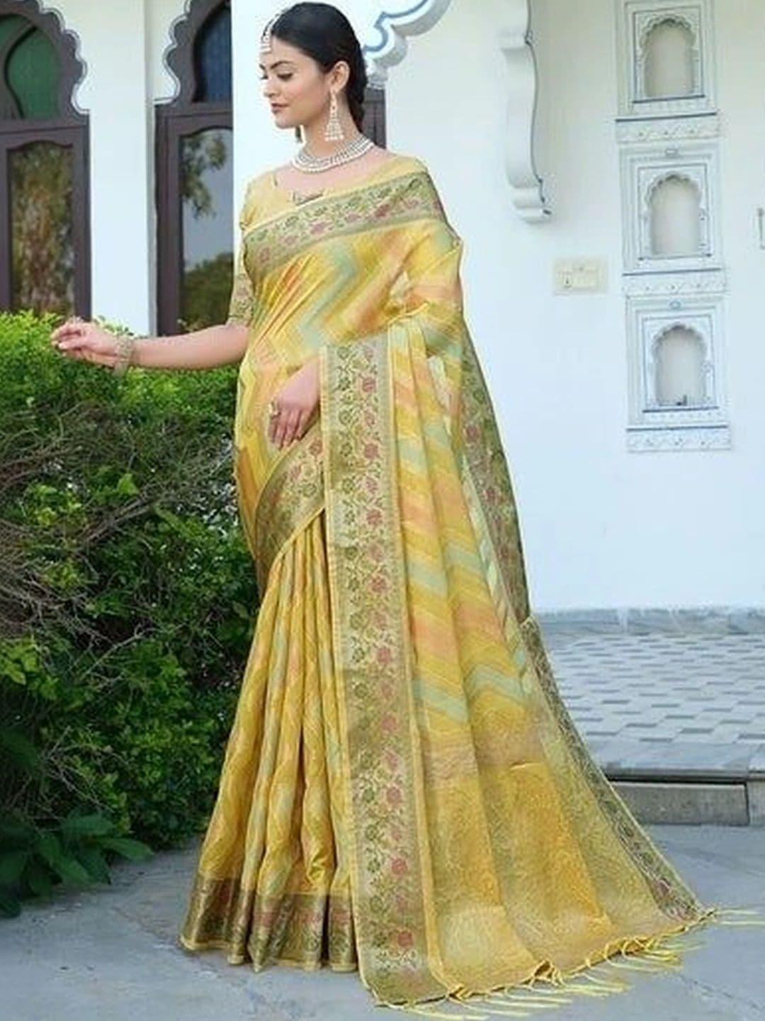 KALINI Woven Design Zari Art Silk Fusion Banarasi Saree thumbnail 3
