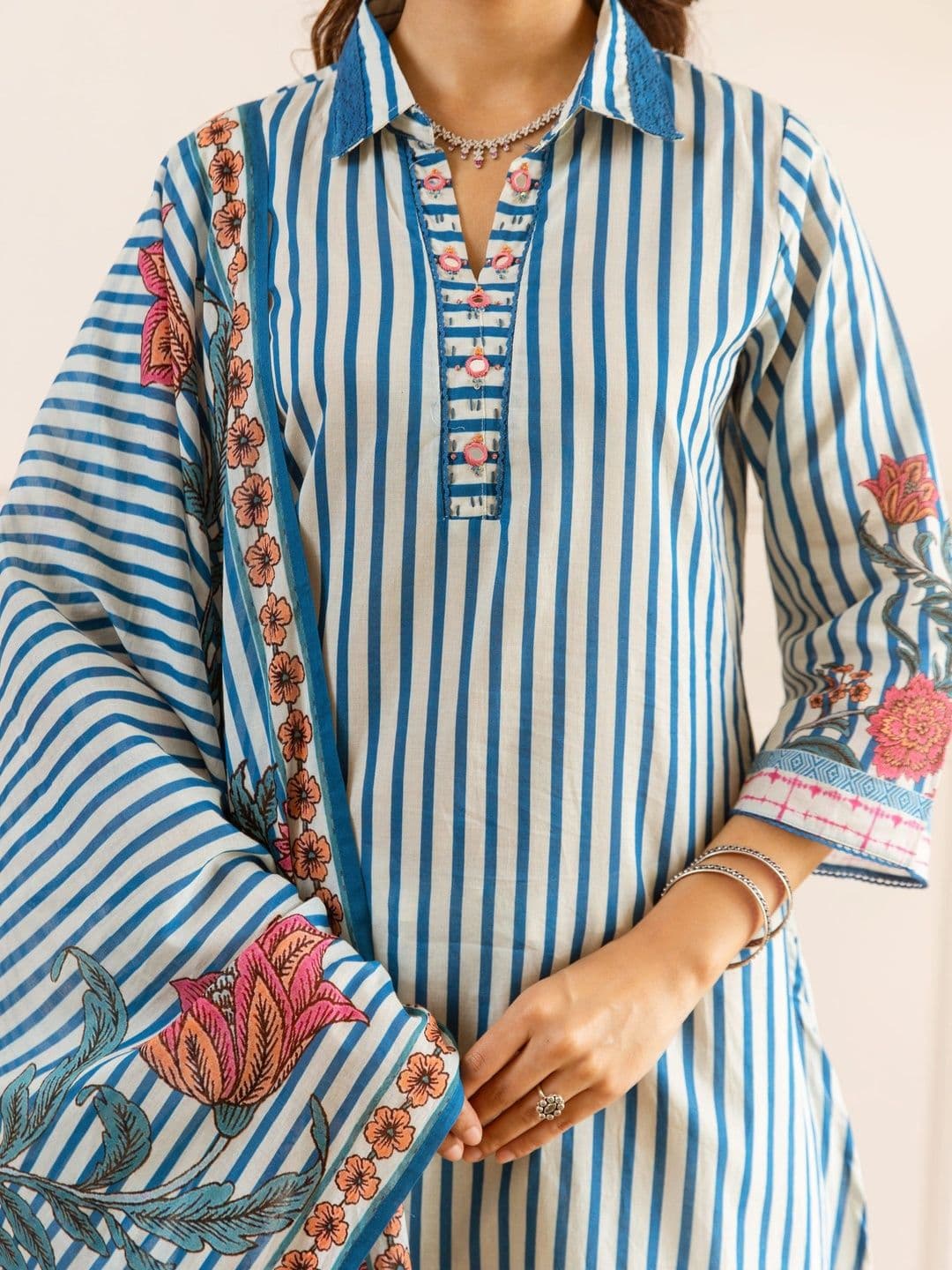 Sangria Women Ethnic Motifs Printed Regular Pure Cotton Kurta with Trousers & With Dupatta thumbnail 3