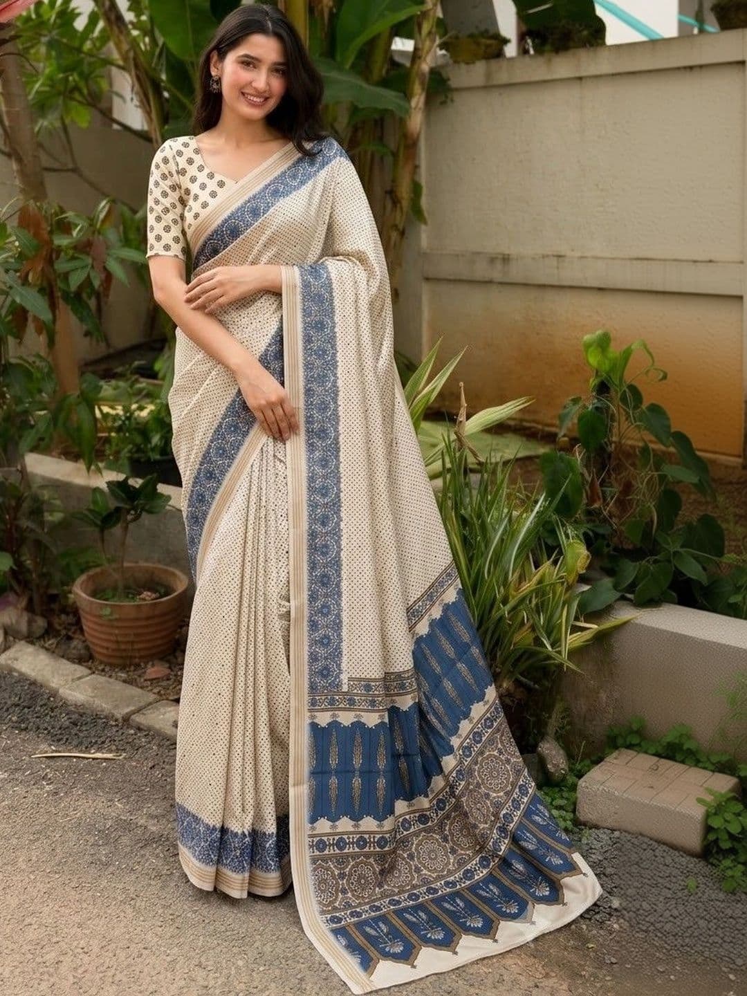 AARYAN SAREES Women Polka Dot Printed Gadwal Saree thumbnail 7