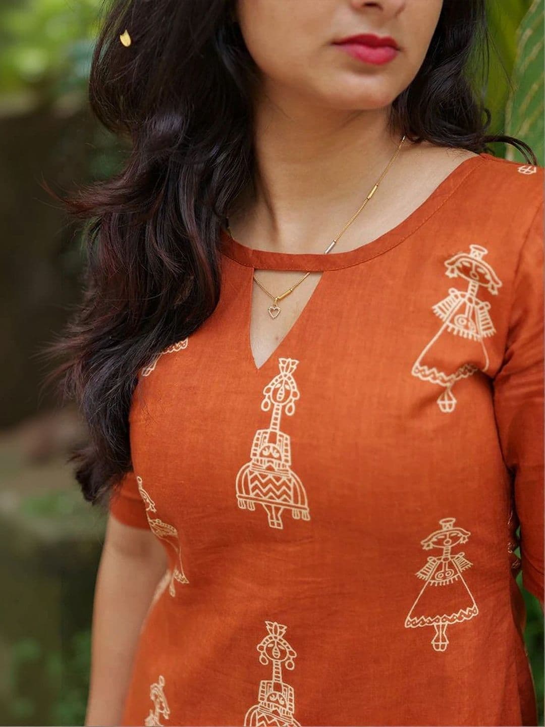 ELLITI Women Ethnic Motifs Printed Regular Kurta with Trousers thumbnail 3