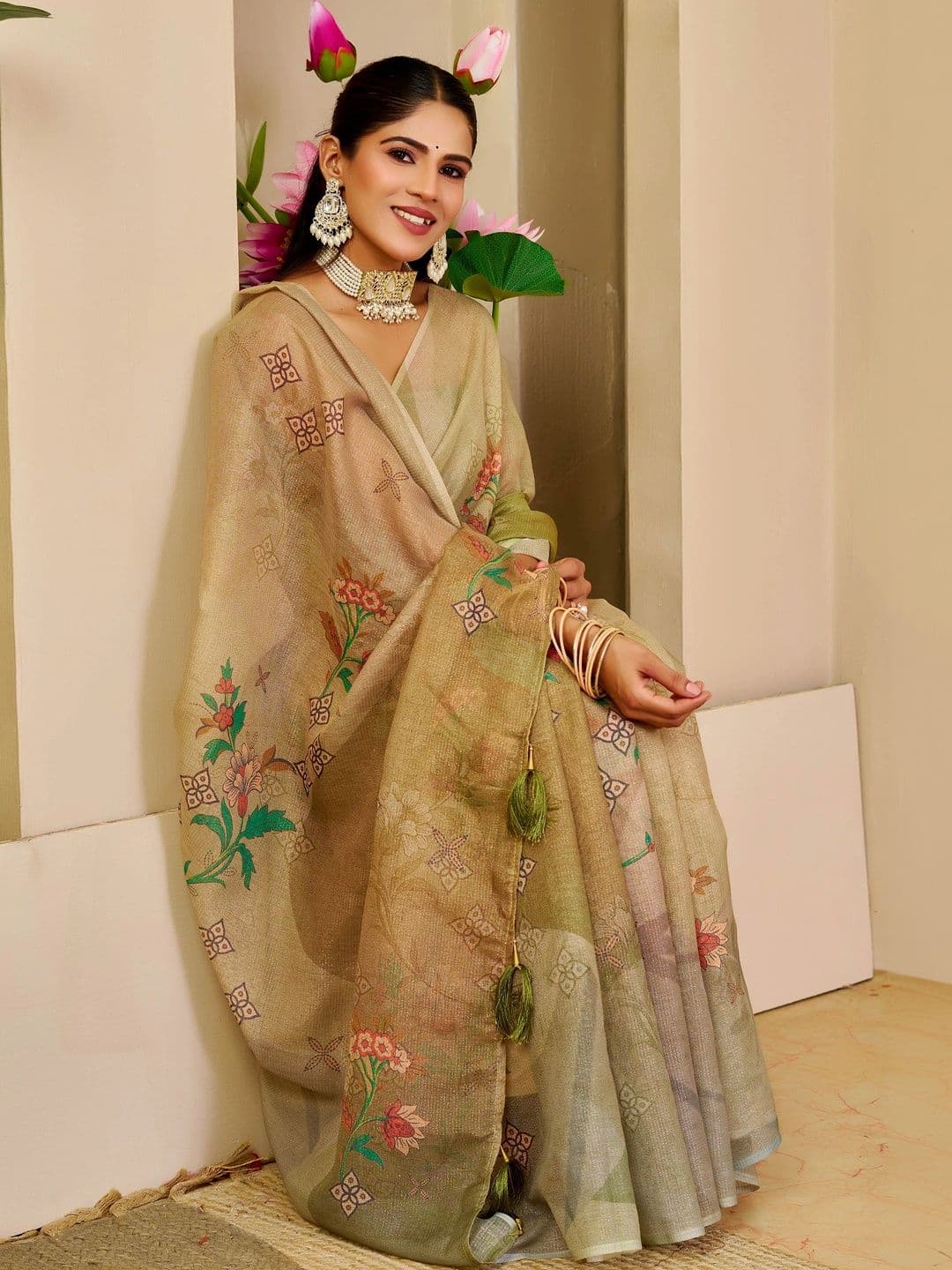 Maroosh Floral Silk Cotton Handloom Saree thumbnail 4