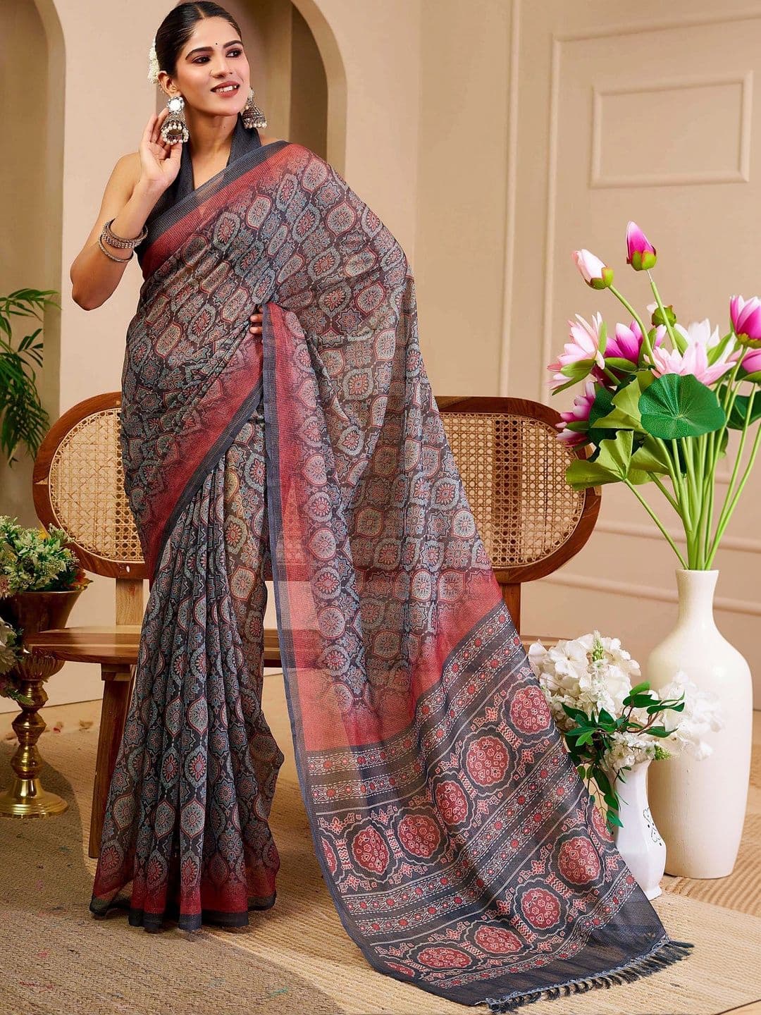 MANVAA Women  Floral Silk Cotton Handloom Saree thumbnail 2