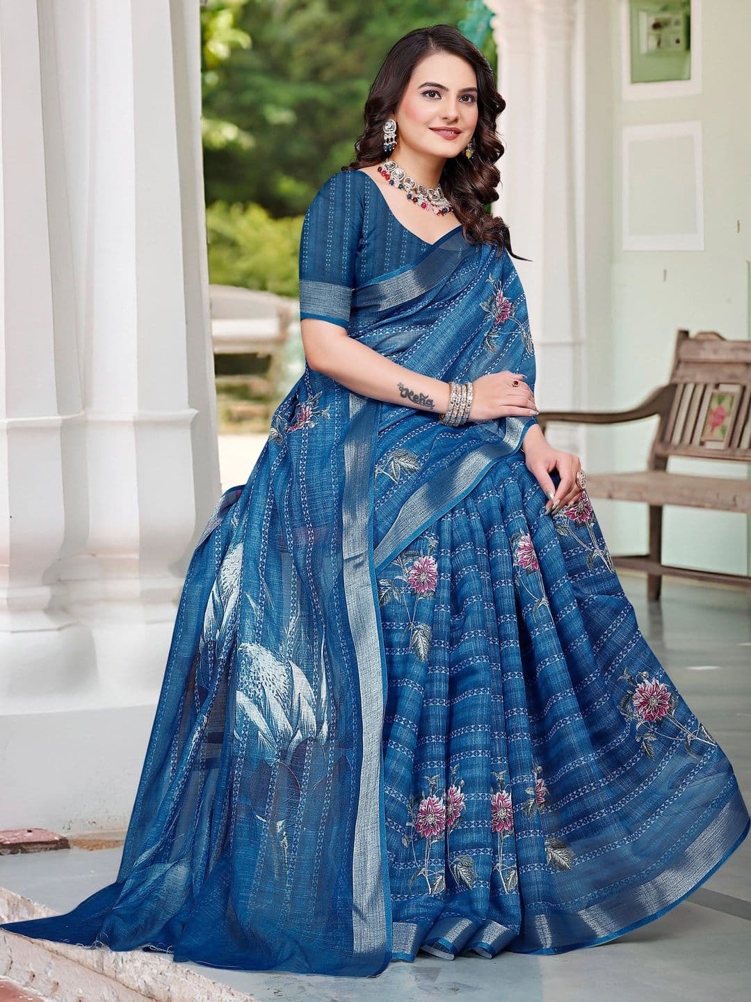 HERE&NOW Floral Embroidered Saree thumbnail 2
