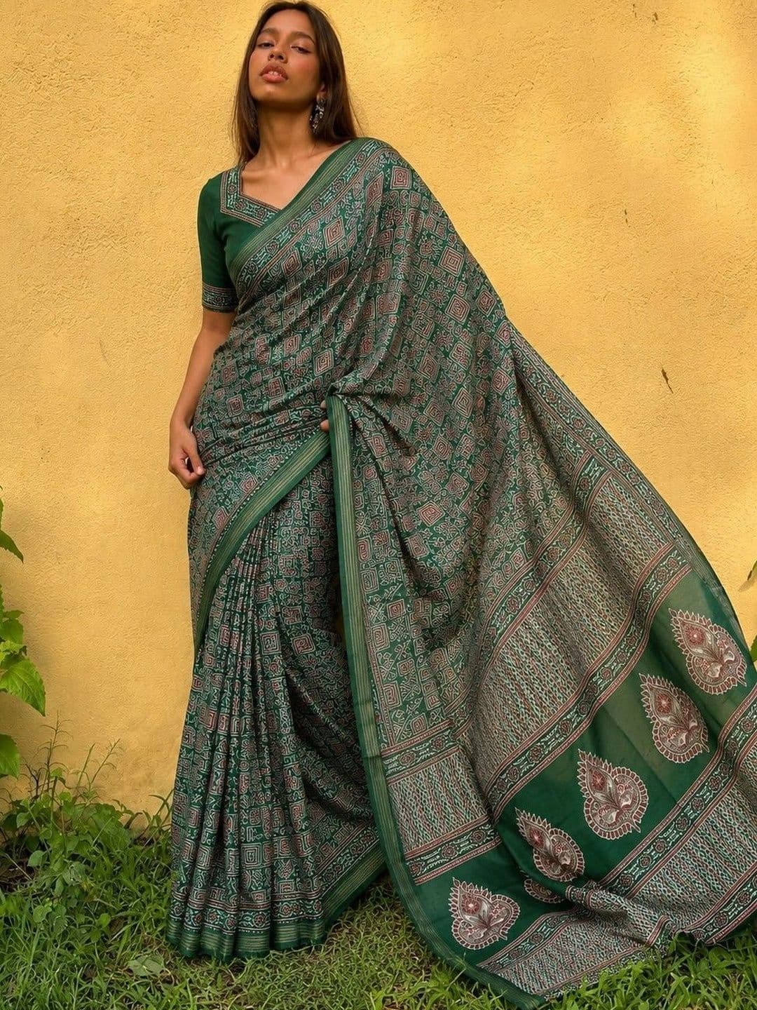 AARYAN SAREES Green Ajrakh Women Saree - view 1