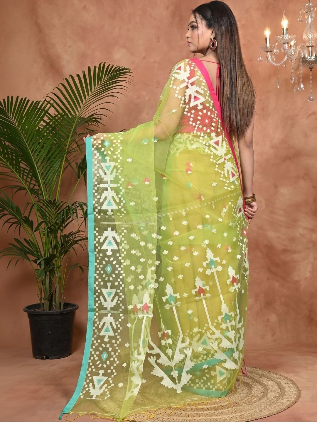 GitAsit Women Woven Design Sequinned Handloom Taant Saree thumbnail 5
