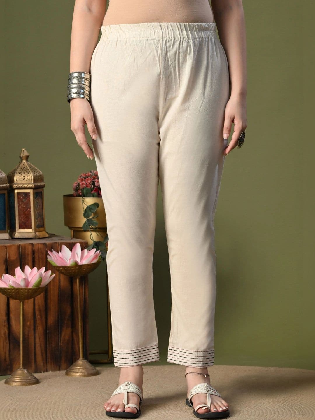 ROSHNI Women Floral Printed Regular Pure Cotton Kurta with Trousers thumbnail 7