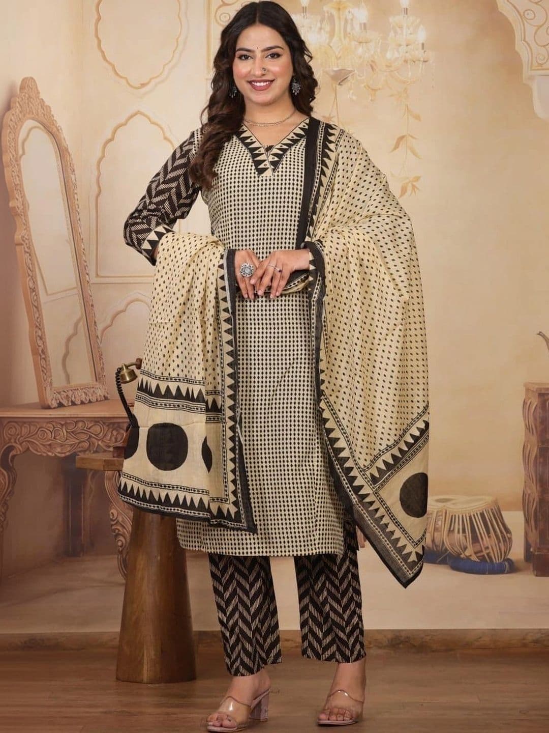 AFFO Women Printed Regular Pure Cotton Kurta with Trousers & With Dupatta thumbnail 4
