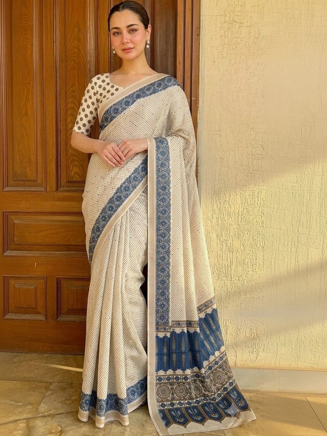 AARYAN SAREES Women Polka Dot Printed Gadwal Saree thumbnail 2