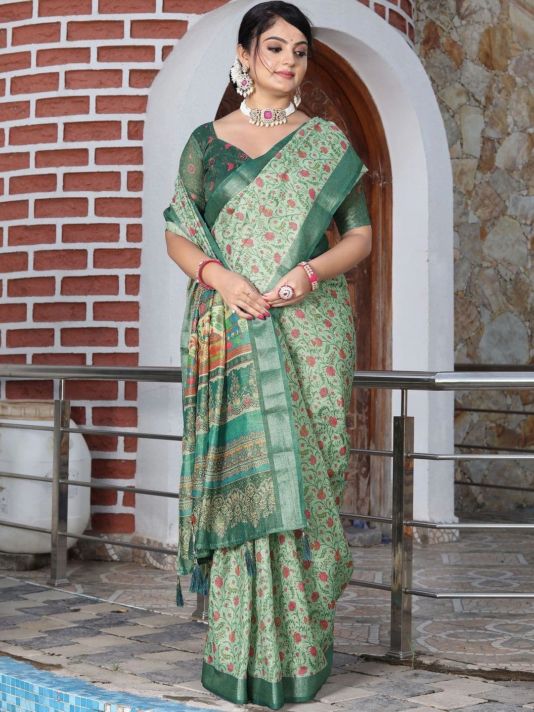 Maroosh Floral Printed Silk Cotton Handloom Saree thumbnail 6