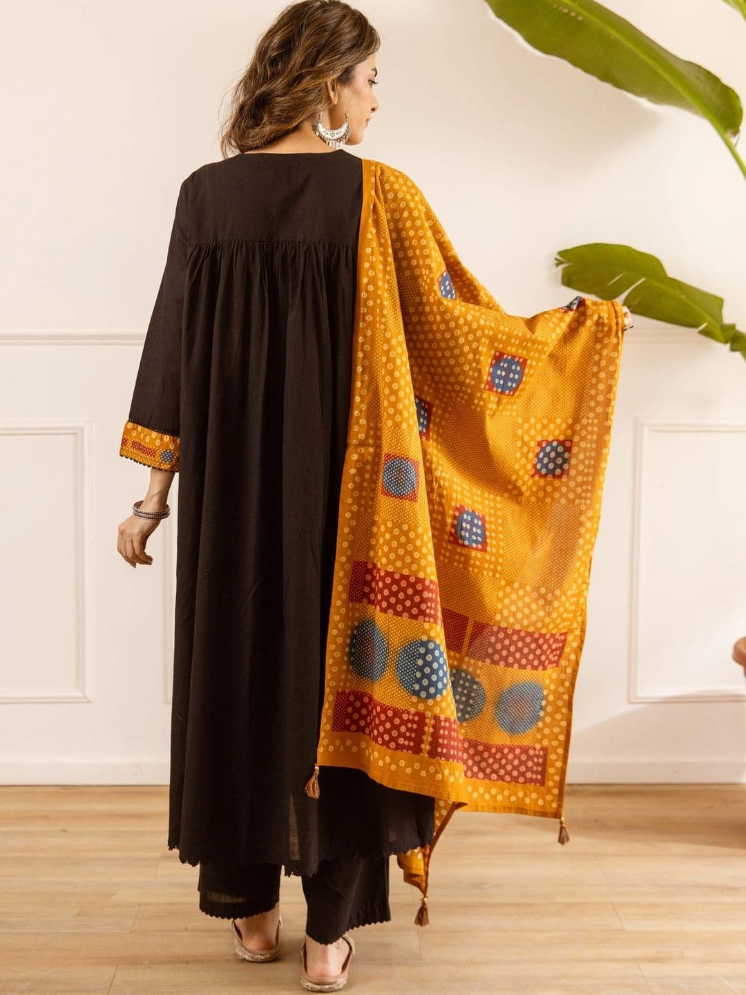 Sangria Women Ethnic Motifs Printed Empire Pure Cotton Kurta with Trousers & With Dupatta thumbnail 7