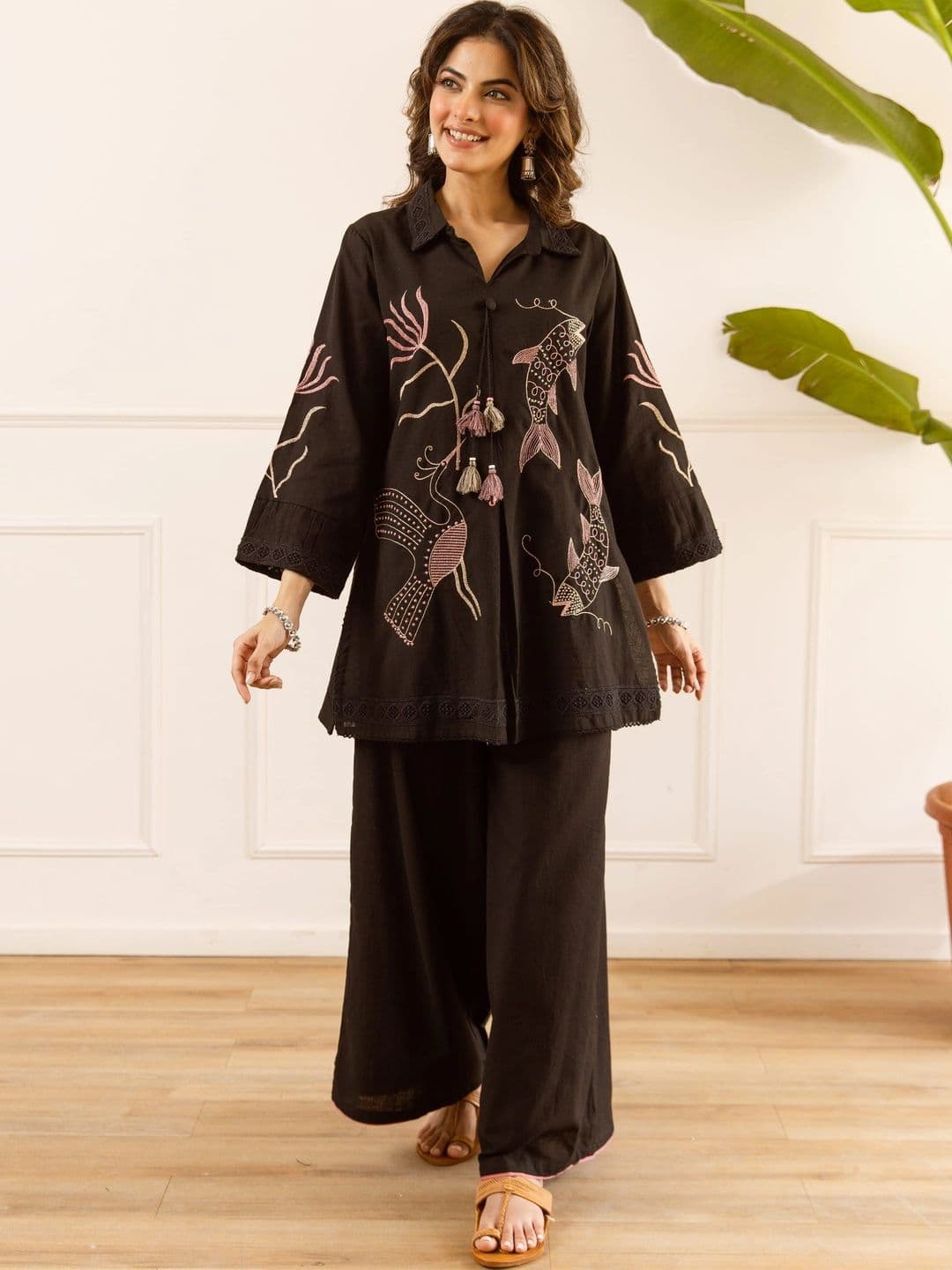 Sangria Women Ethnic Motifs Embroidered Regular Thread Work Kurta with Palazzos - view 1