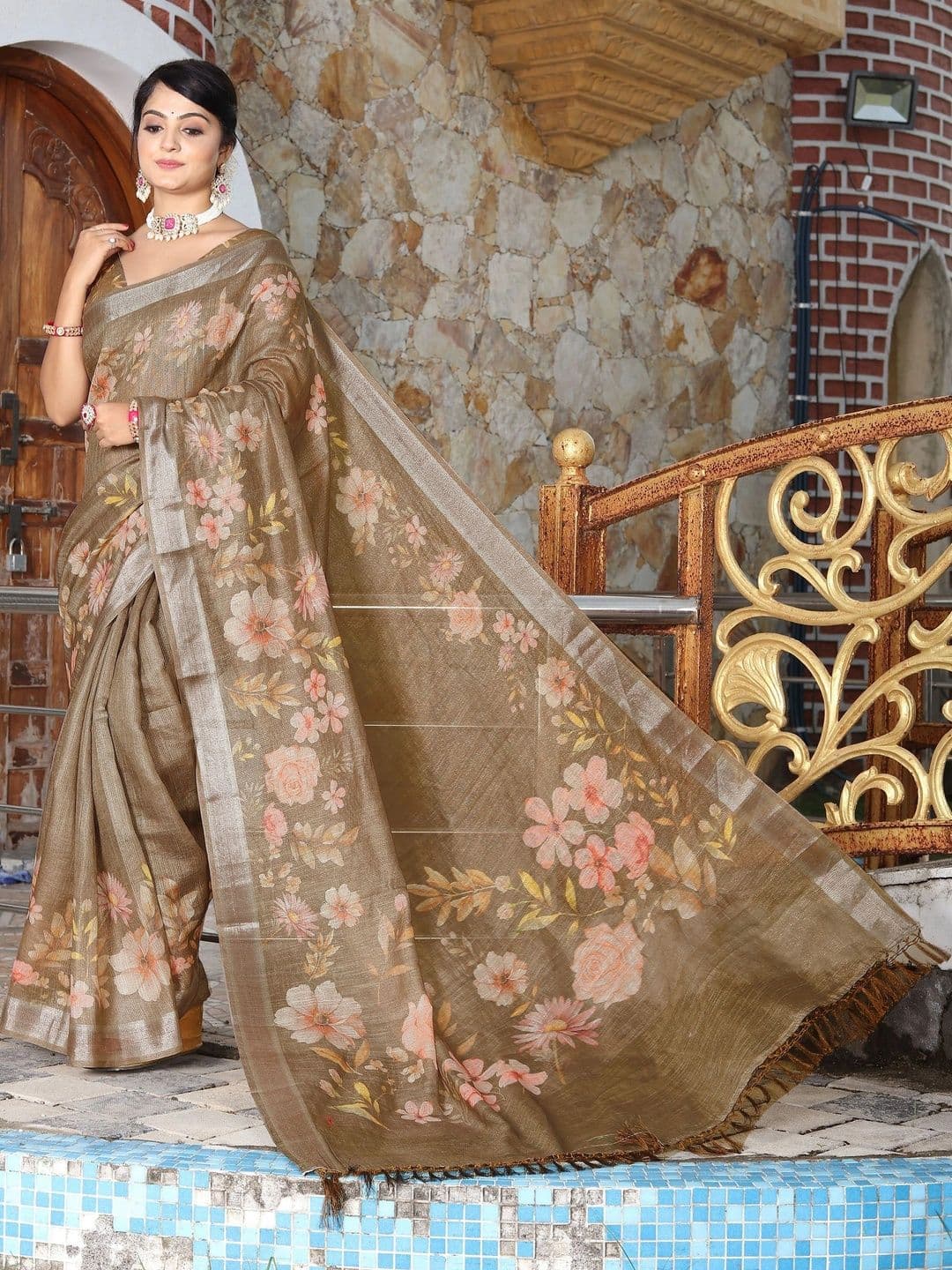 Maroosh  Women Floral Silk Cotton Handloom Saree - view 1