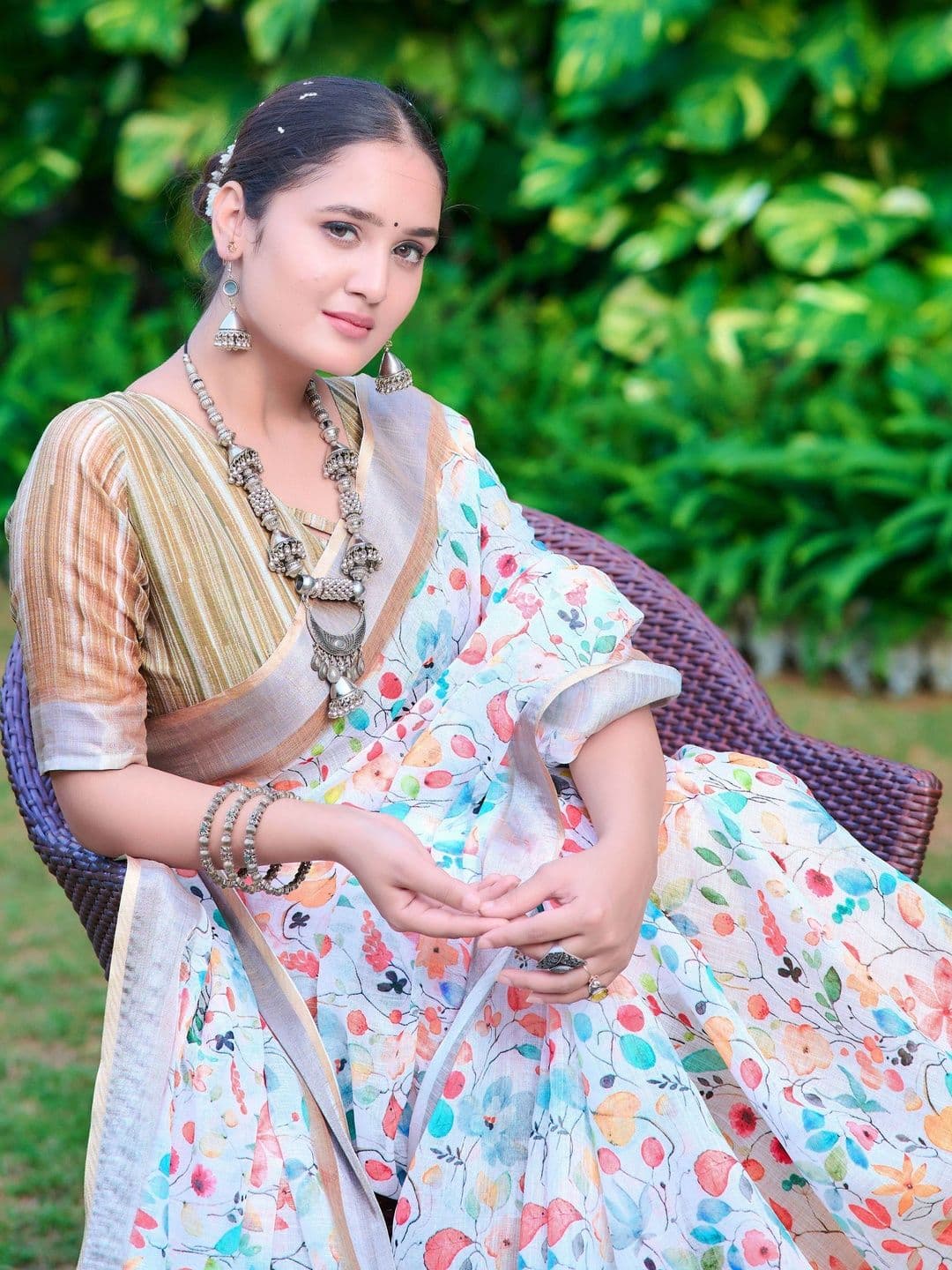 MANVAA Floral Saree thumbnail 3