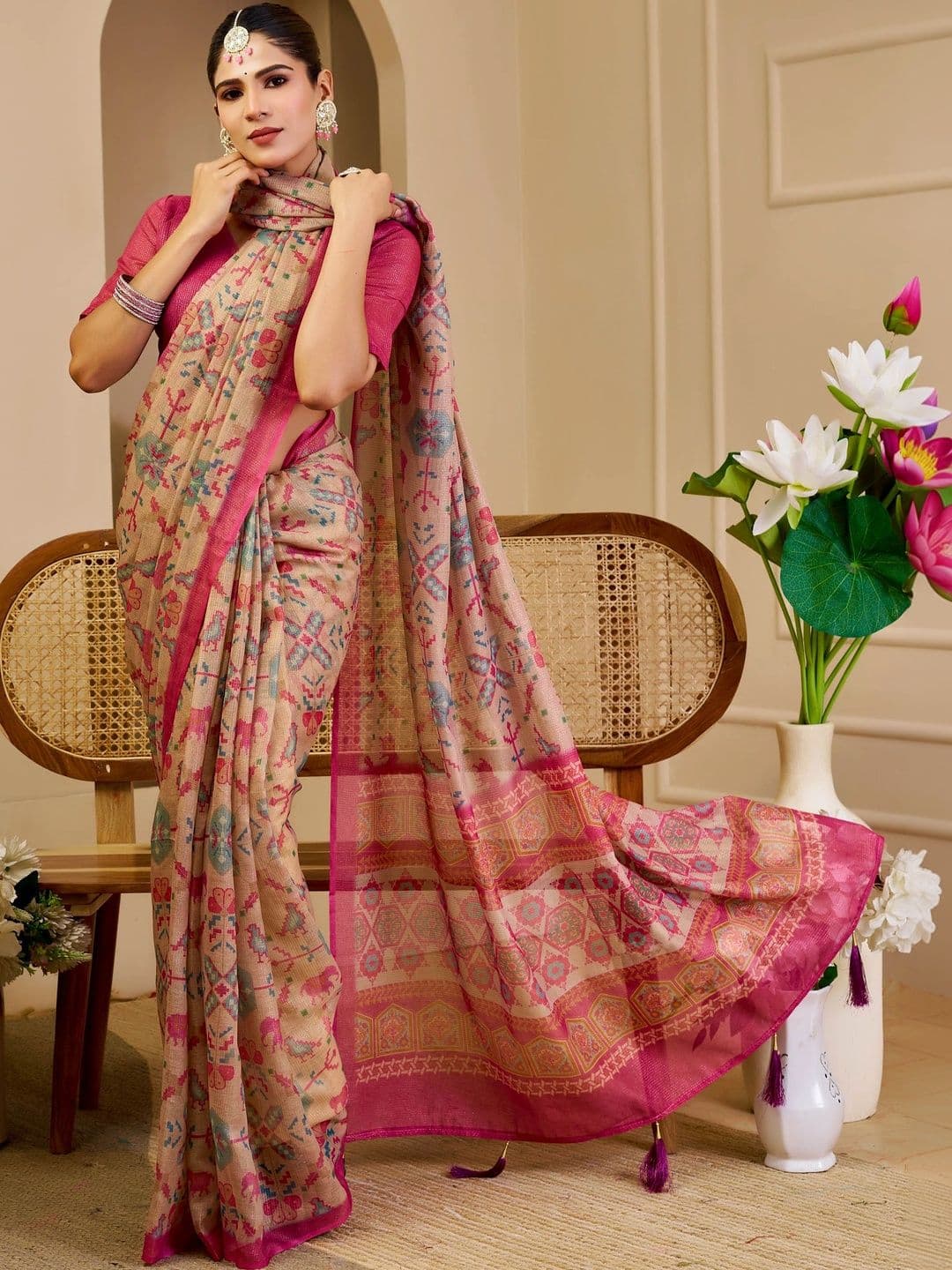 HERE&NOW Women   Floral Silk Cotton Handloom Saree thumbnail 7