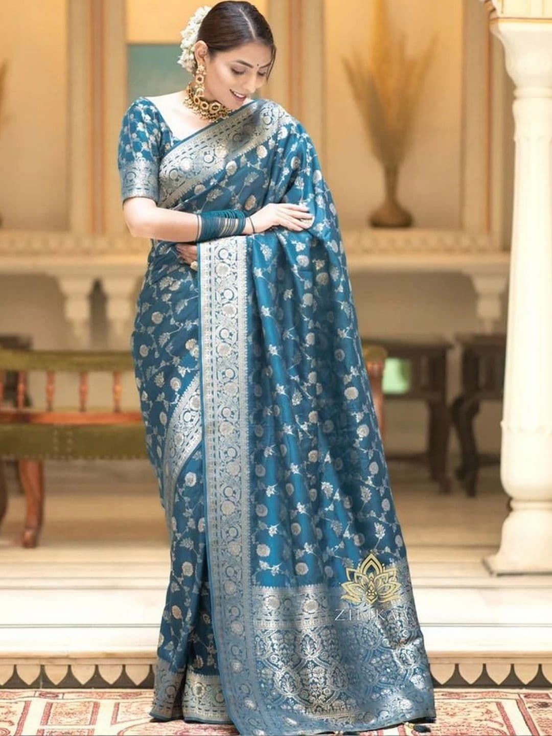 Mitera Woven Design Zari Silk Blend Banarasi Saree thumbnail 6