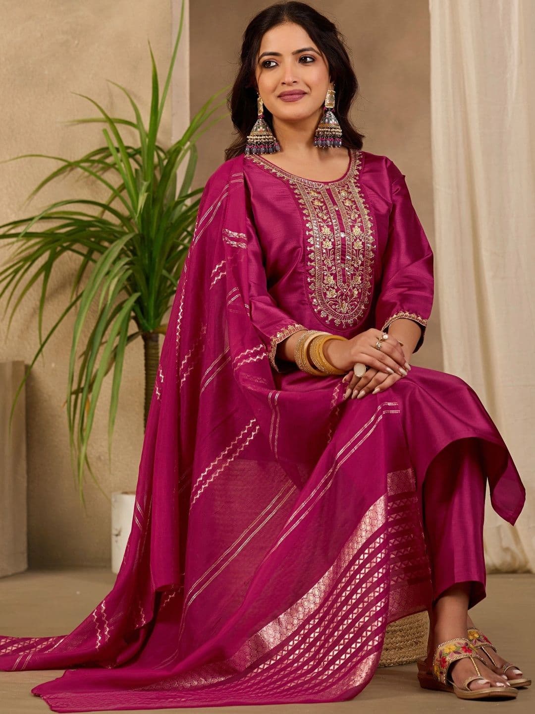 Klotden Women Ethnic Motifs Embroidered Regular Thread Work Kurta with Trousers & With Dupatta thumbnail 5
