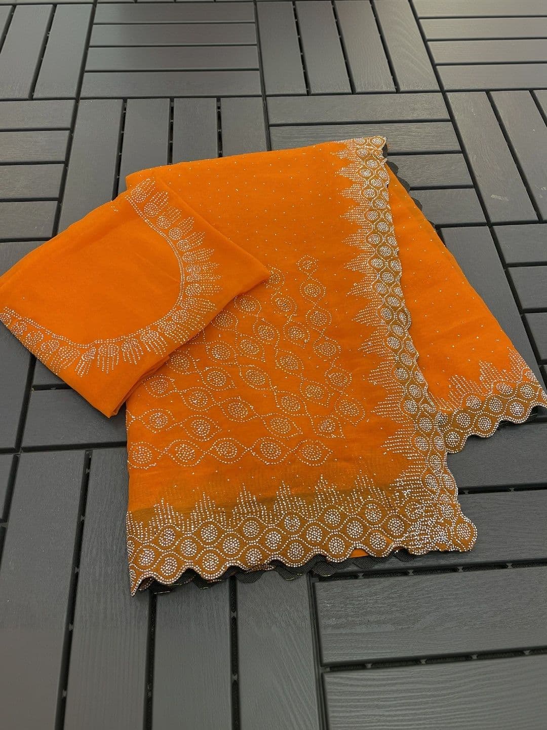 SmileyFashion Pure Georgette Saree thumbnail 3