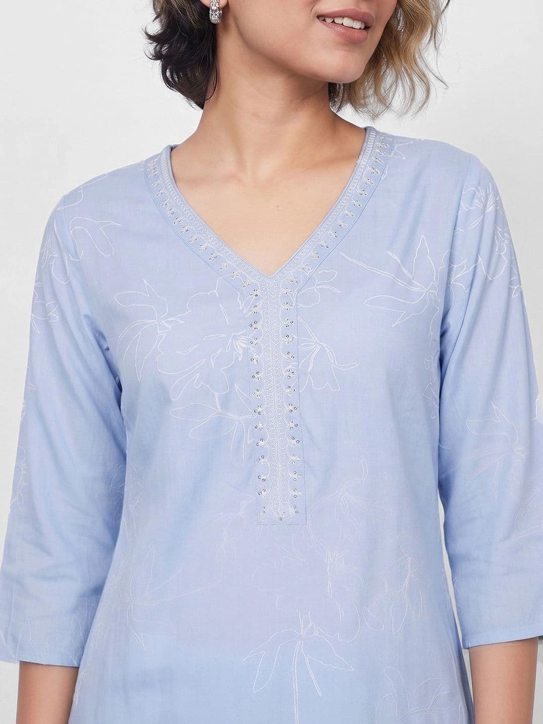 Melange by Lifestyle Women Floral Embroidered Thread Work Floral Kurta thumbnail 4