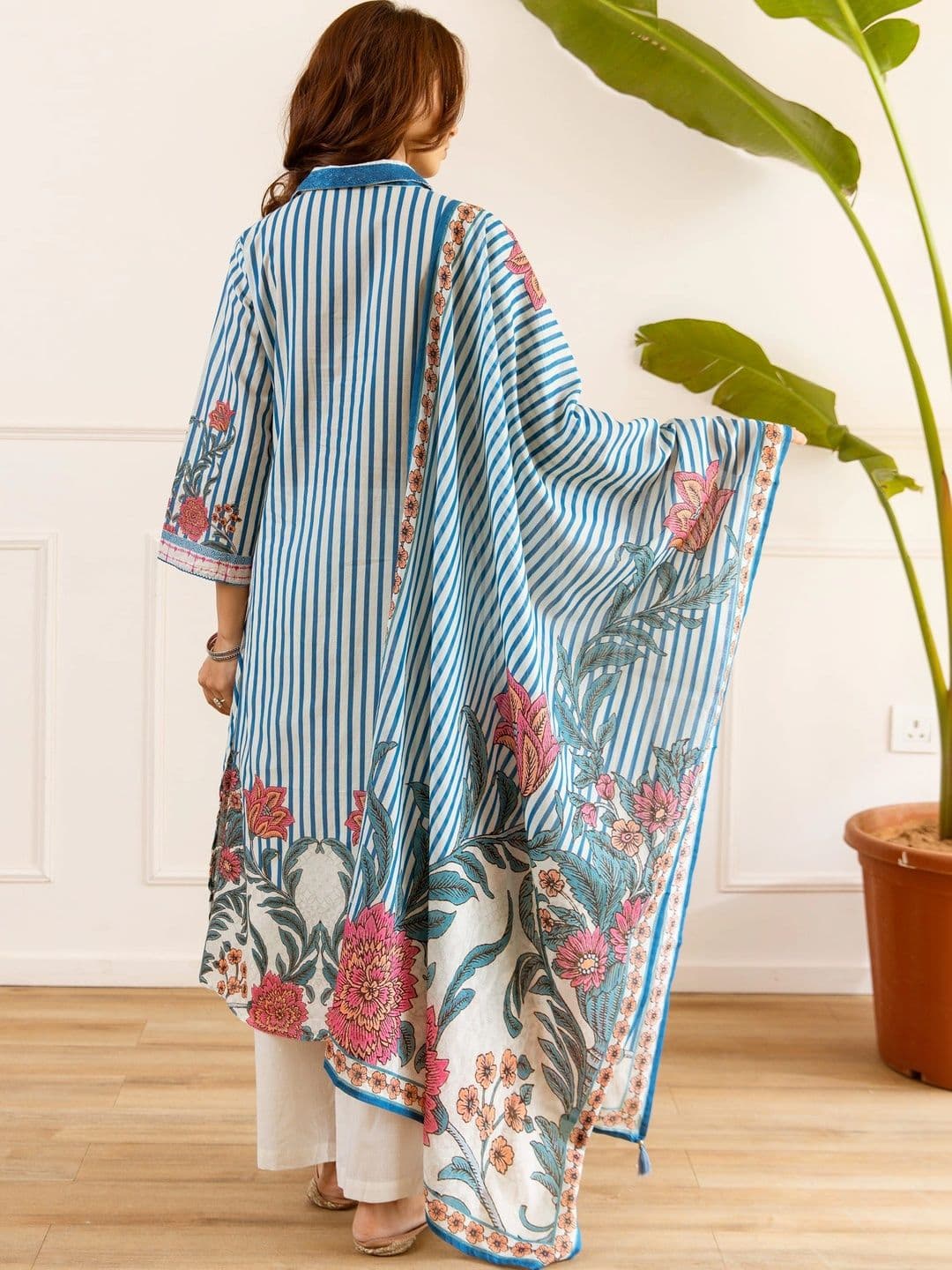 Sangria Women Ethnic Motifs Printed Regular Pure Cotton Kurta with Trousers & With Dupatta thumbnail 4