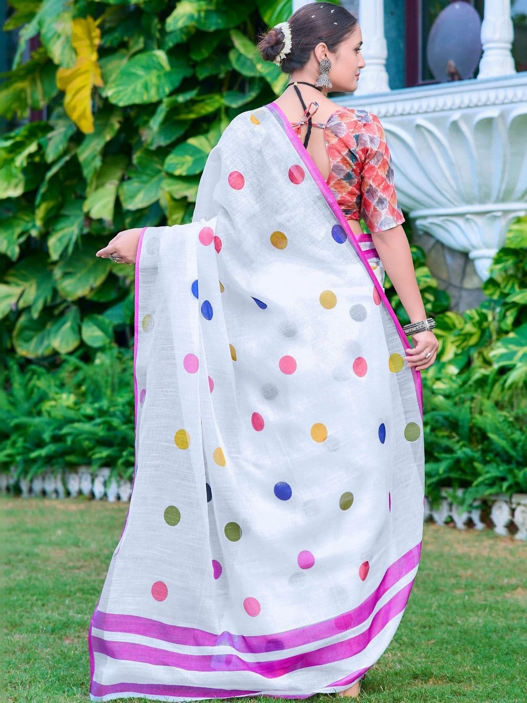 MANVAA Women Polka Dot Printed Saree with Blouse Piece thumbnail 7