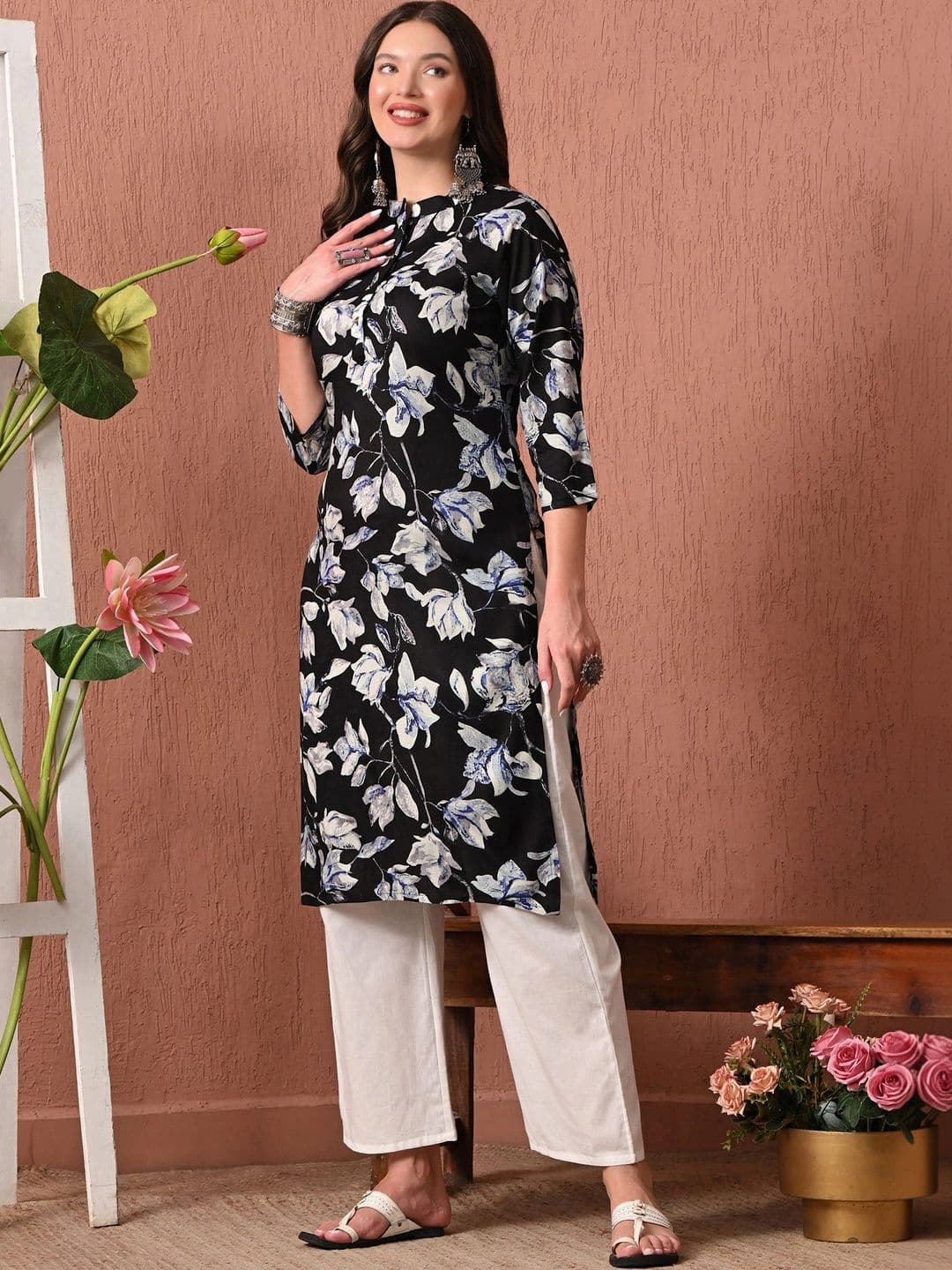 Sangria Women Floral Printed Floral Kurta thumbnail 4