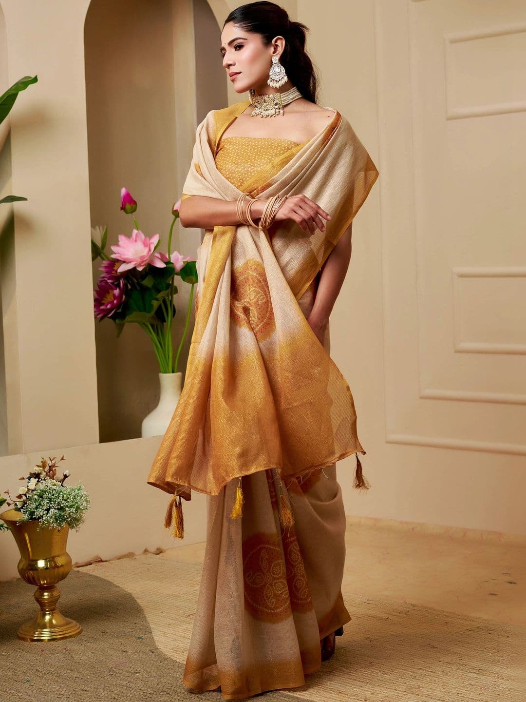 Maroosh Women  Floral Silk Cotton Handloom Saree thumbnail 2