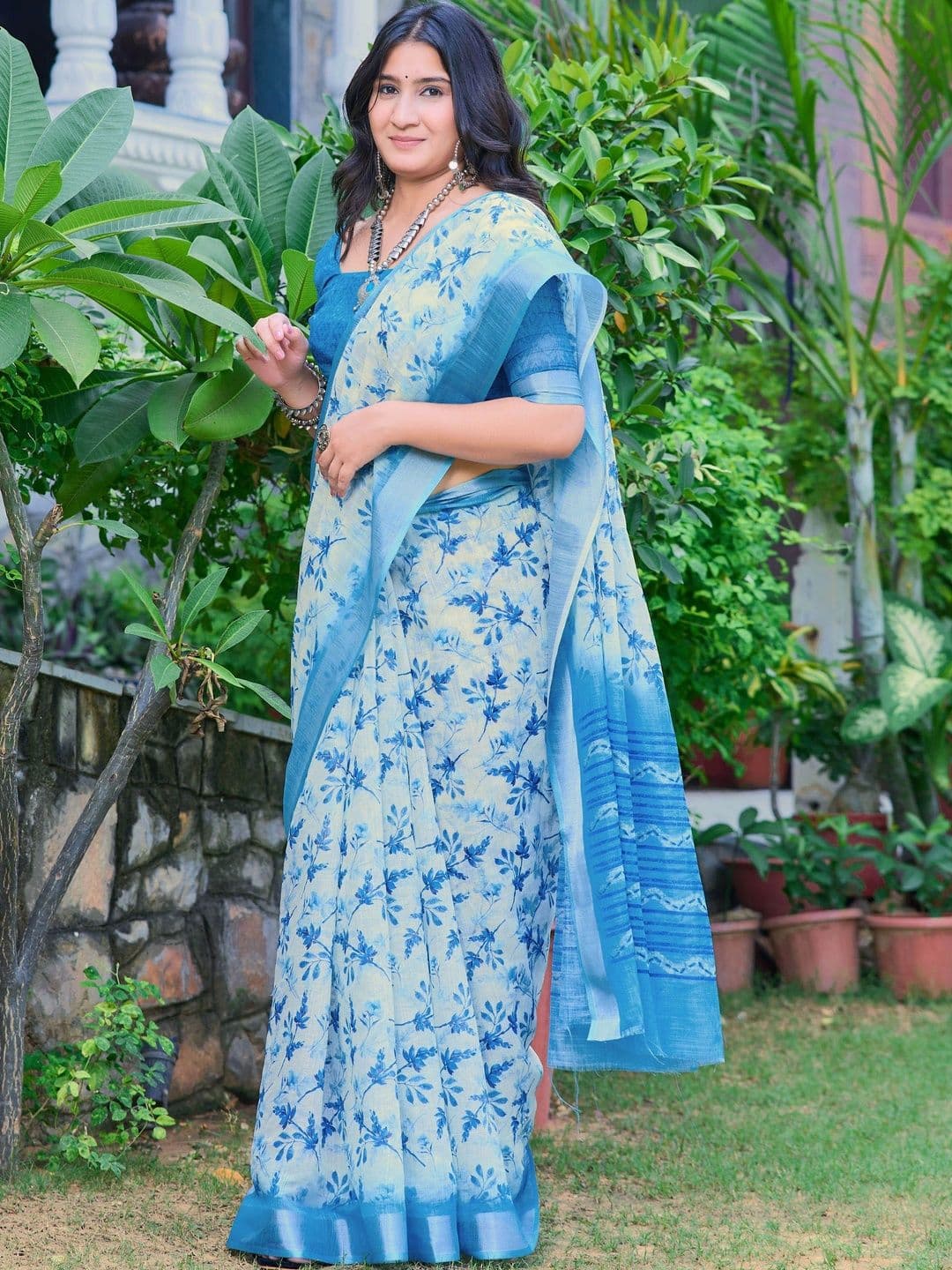 Maroosh Floral Saree thumbnail 3