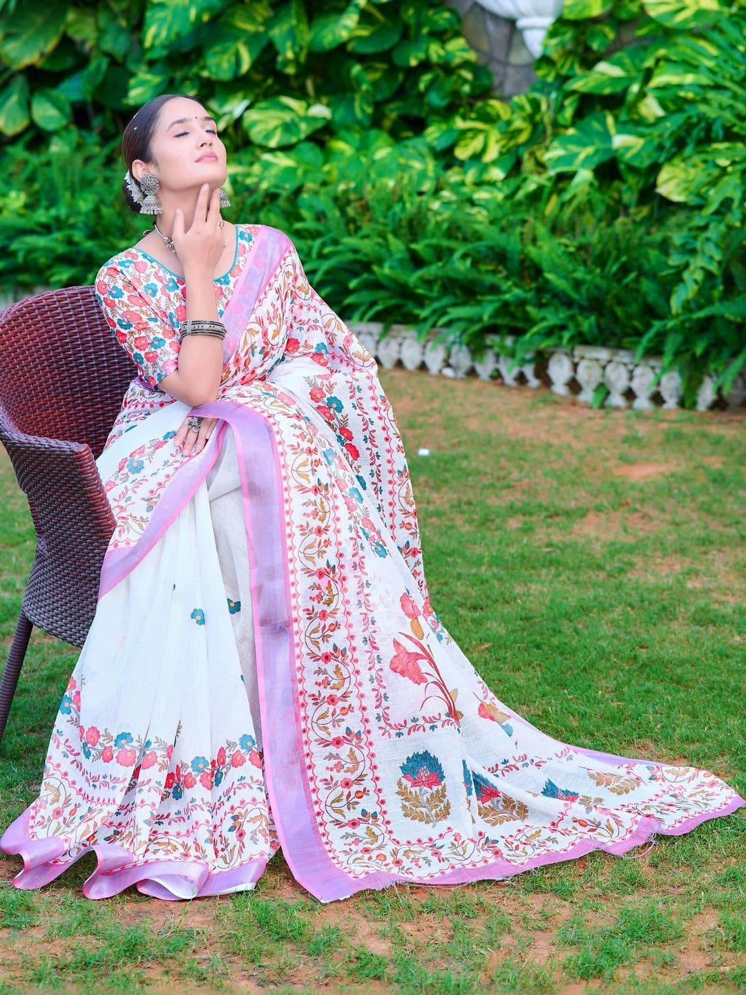 MANVAA Floral Saree thumbnail 2