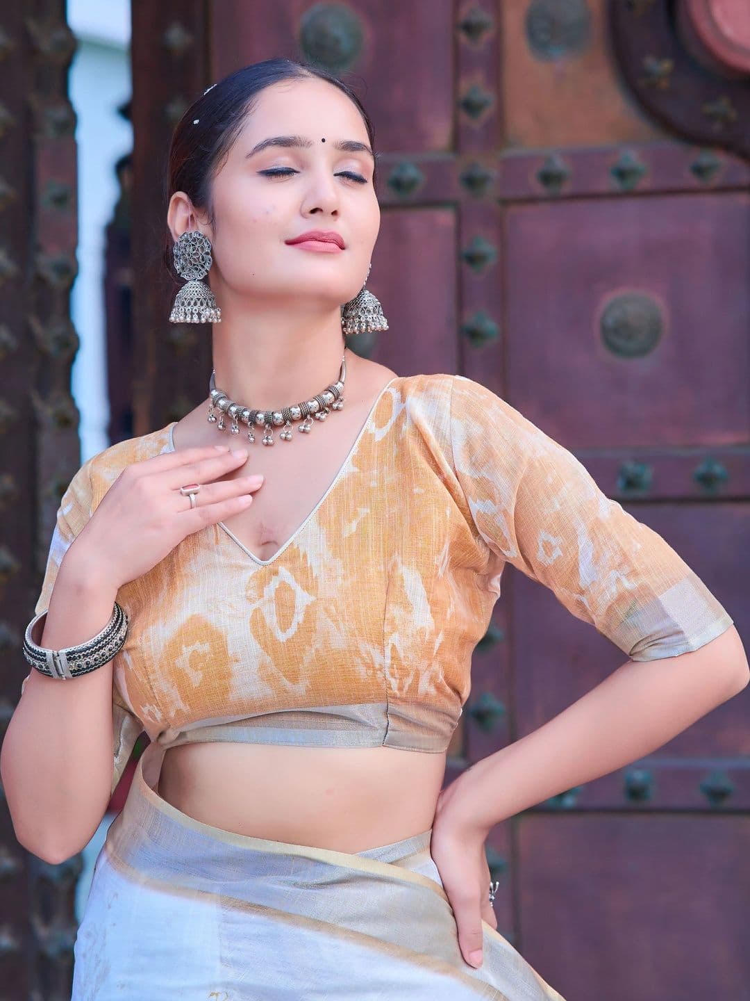 MANVAA Floral Saree thumbnail 3