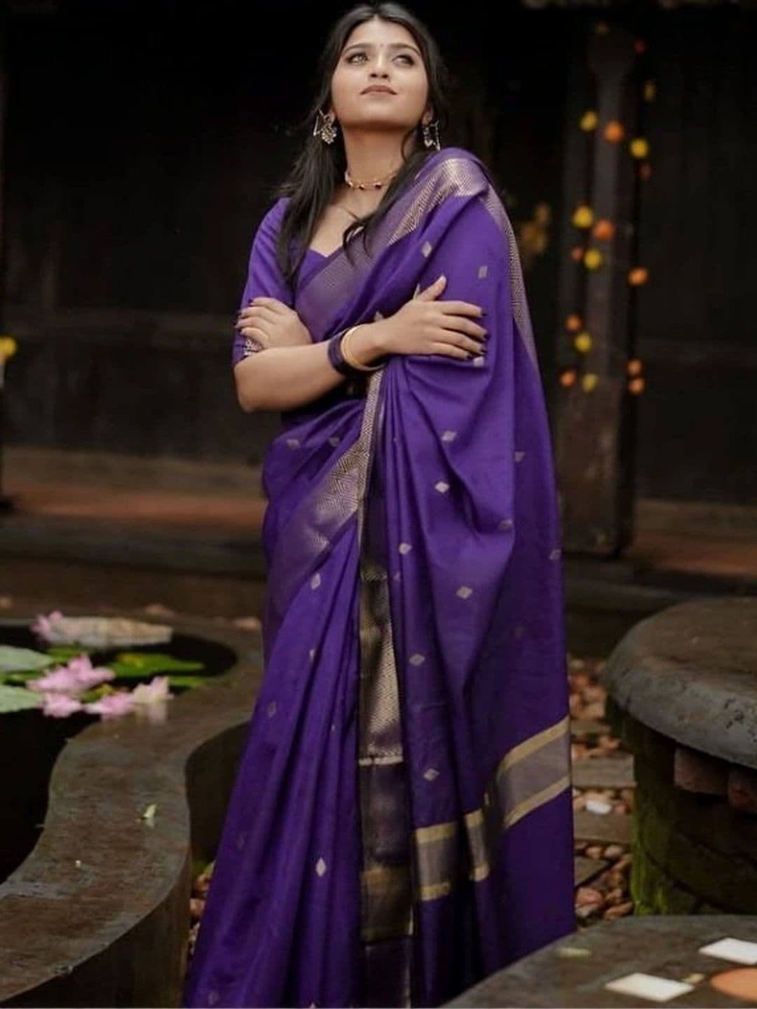 Mitera Woven Design Zari Banarasi Saree thumbnail 3