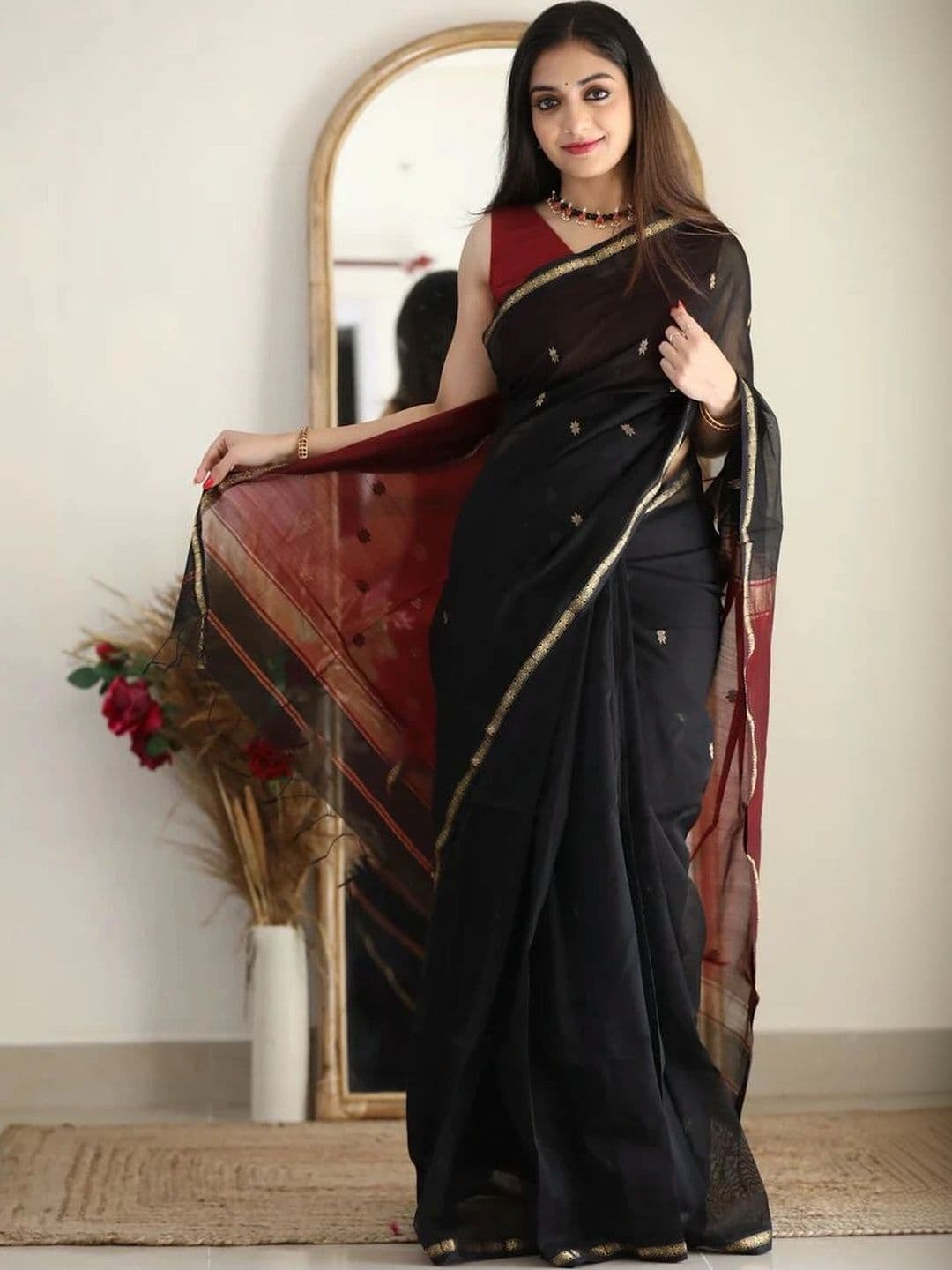 Mitera Woven Design Zari Silk Blend Banarasi Saree thumbnail 2