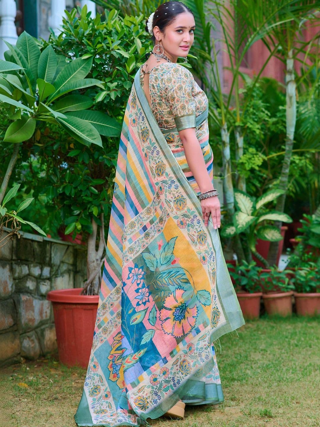 MANVAA Floral Saree thumbnail 5