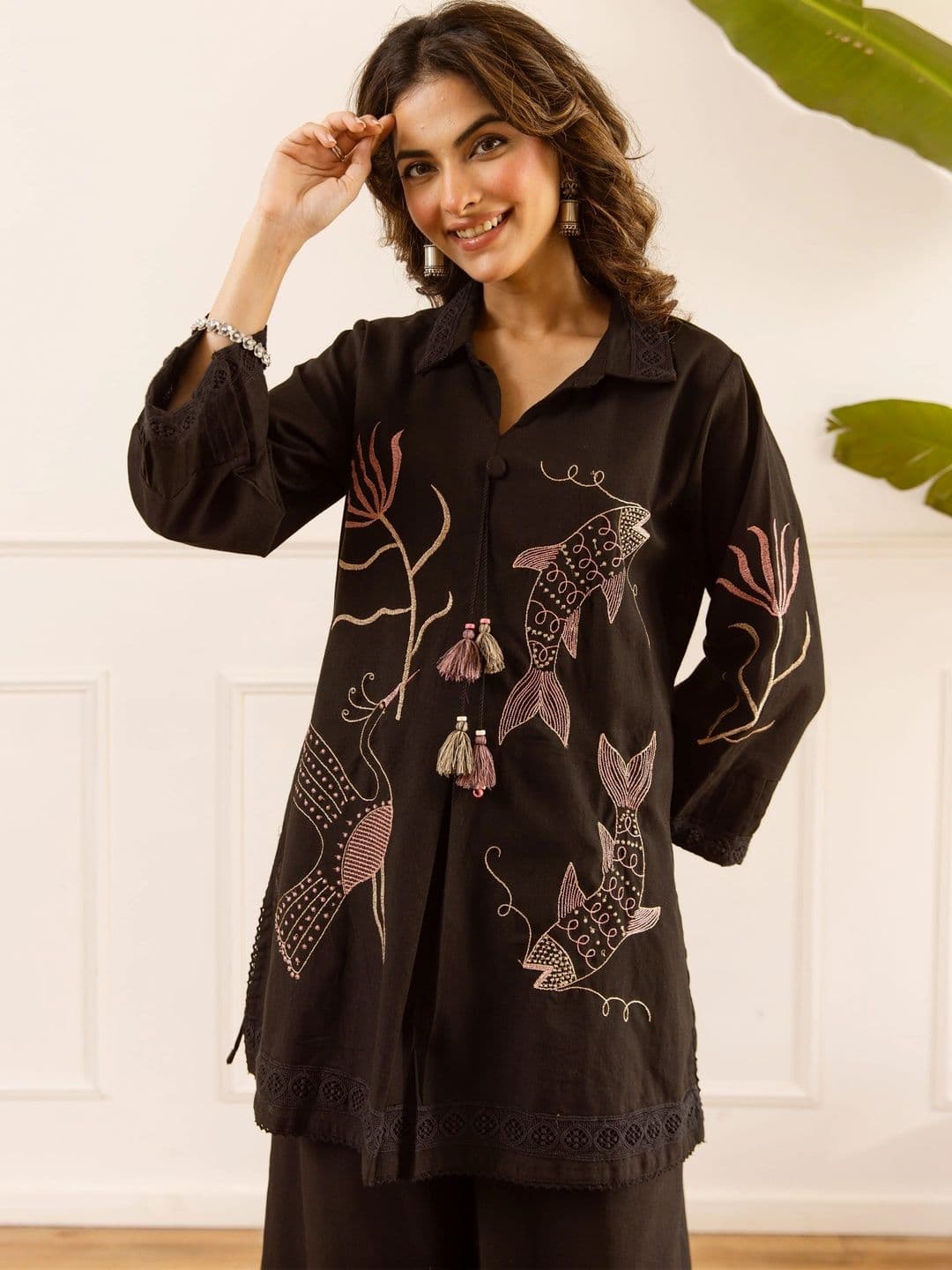 Sangria Women Ethnic Motifs Embroidered Regular Thread Work Kurta with Palazzos thumbnail 3