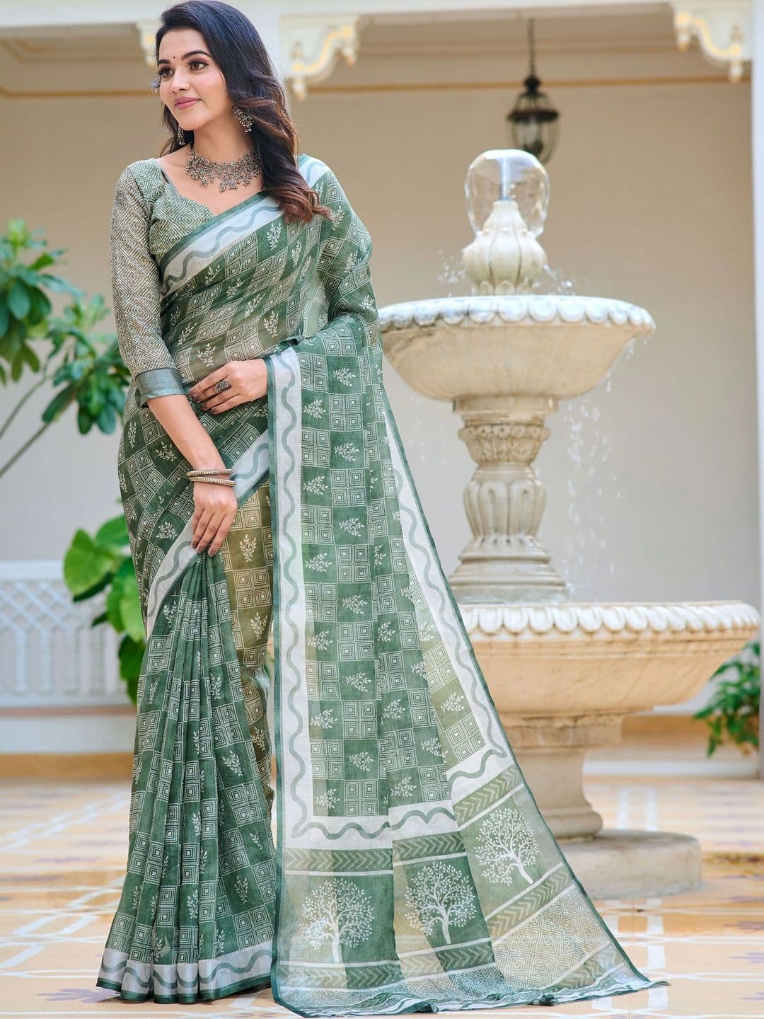 MANVAA Floral Saree thumbnail 3
