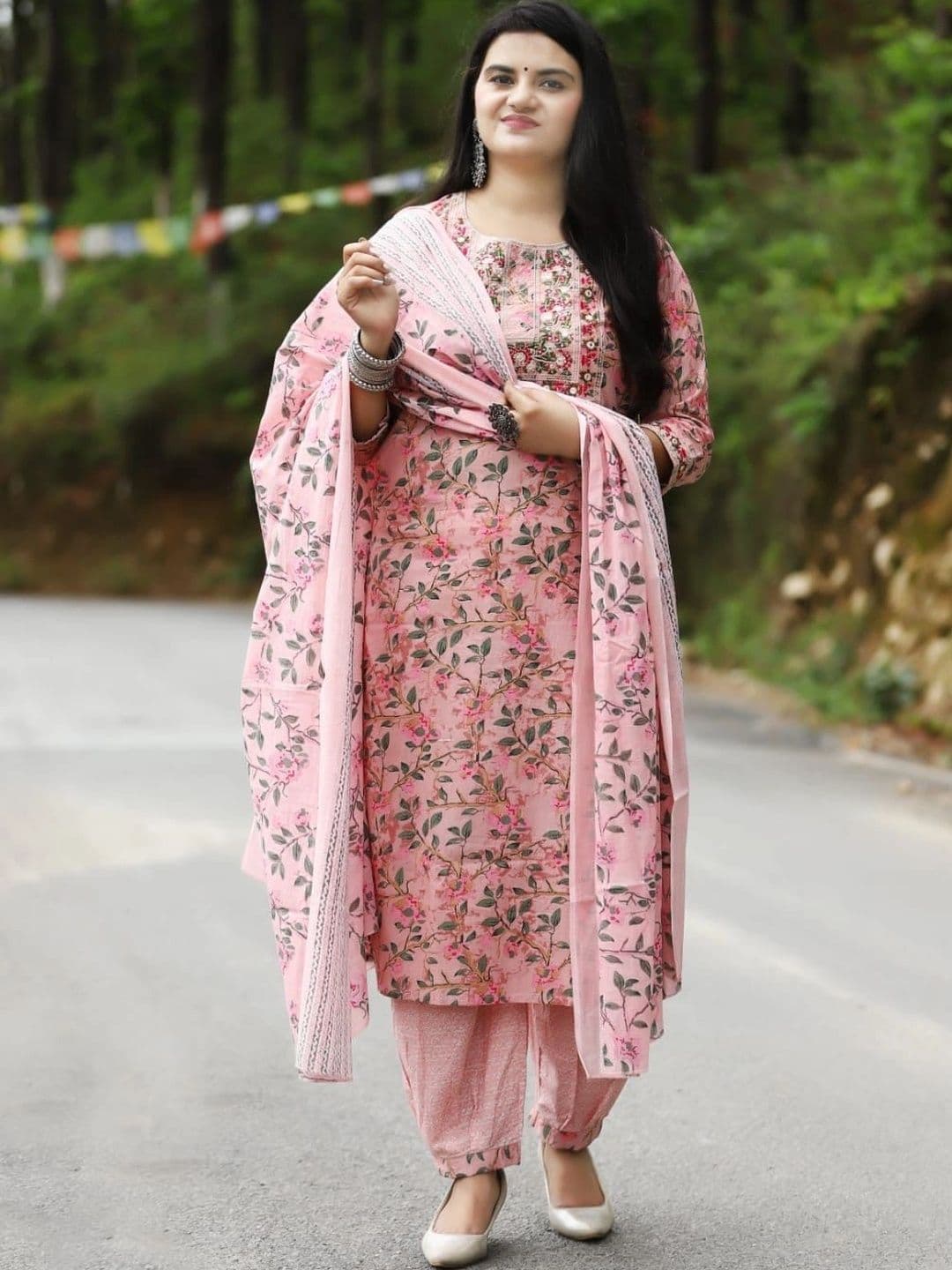 Ethnikaasilqora Women Floral Printed Regular Thread Work Kurta with Patiala & With Dupatta - view 1