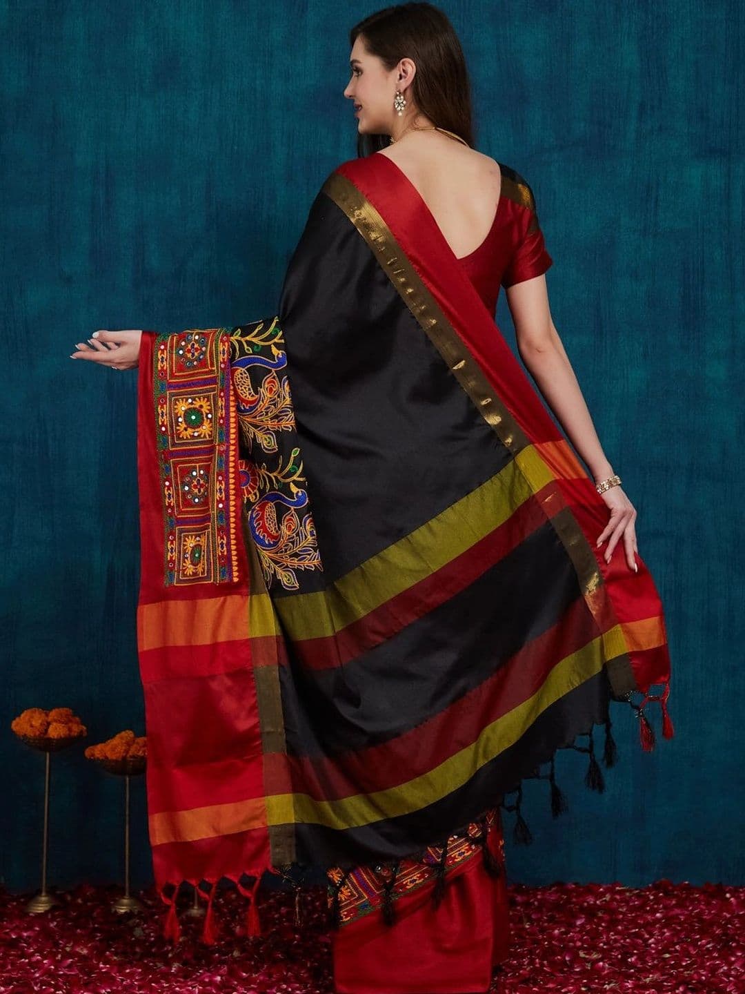 Sangria Embroidered Silk Cotton Heavy Work Saree thumbnail 3