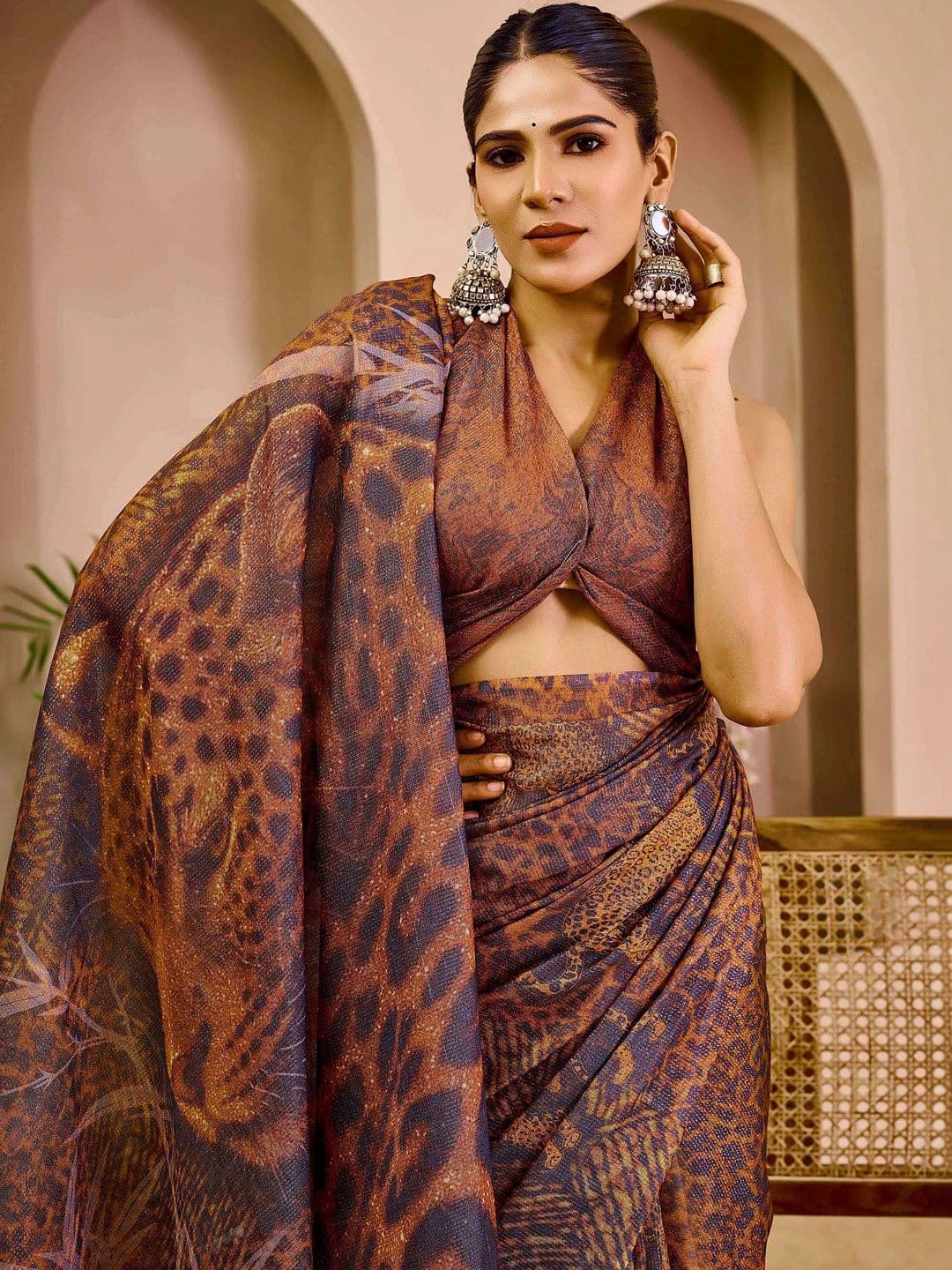 Maroosh Women Floral Silk Cotton Handloom Saree thumbnail 5